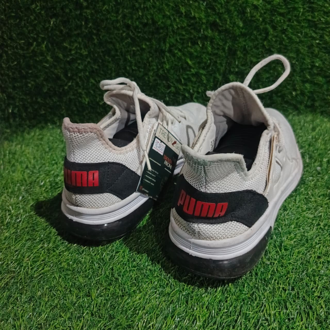 Puma Original White & Black Running Shoes โ Preloved Sneakers Pakistan | TRENDYGO - Image 4