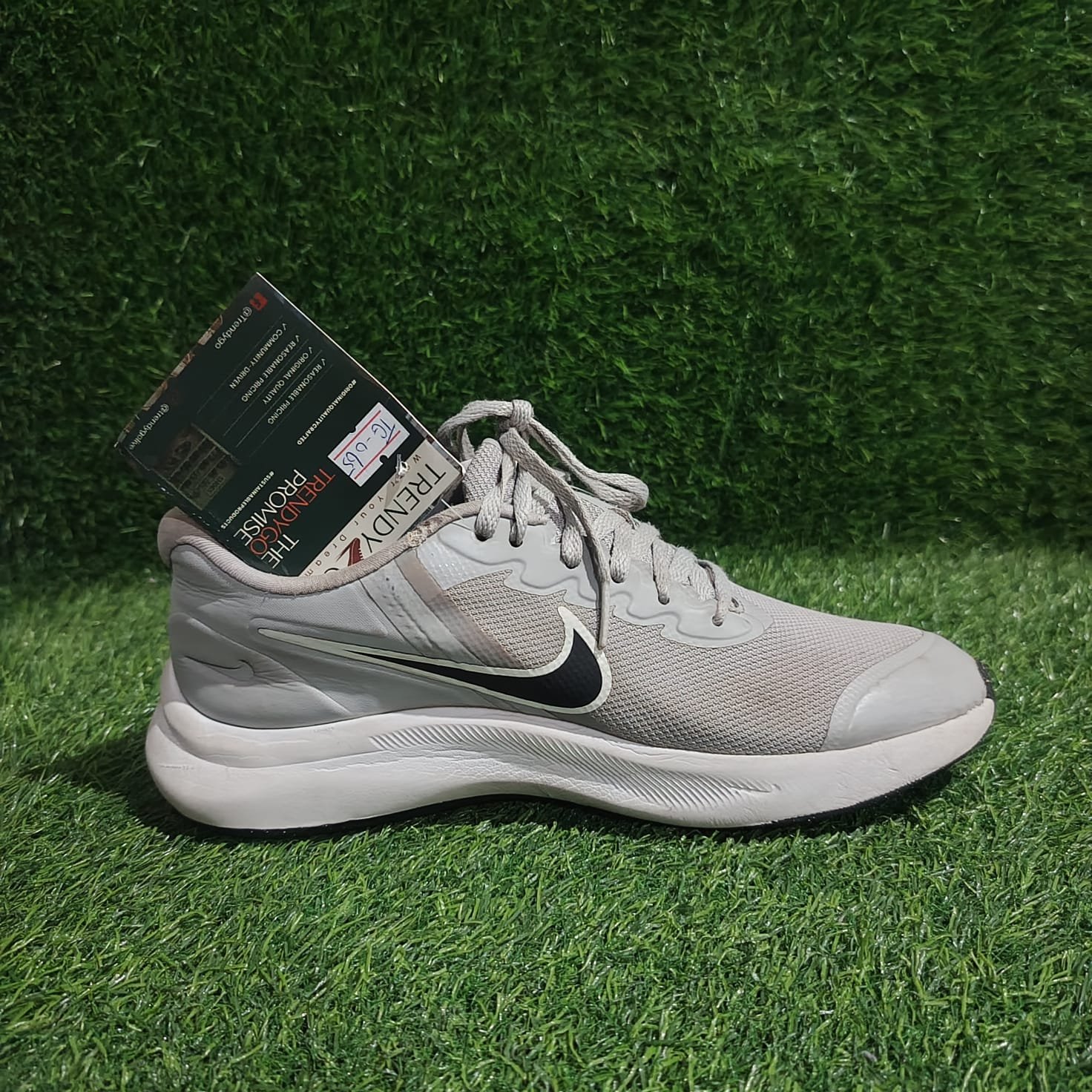Nike Original Grey Running Shoes β Preloved Sneakers Pakistan | TRENDYGO - Image 2