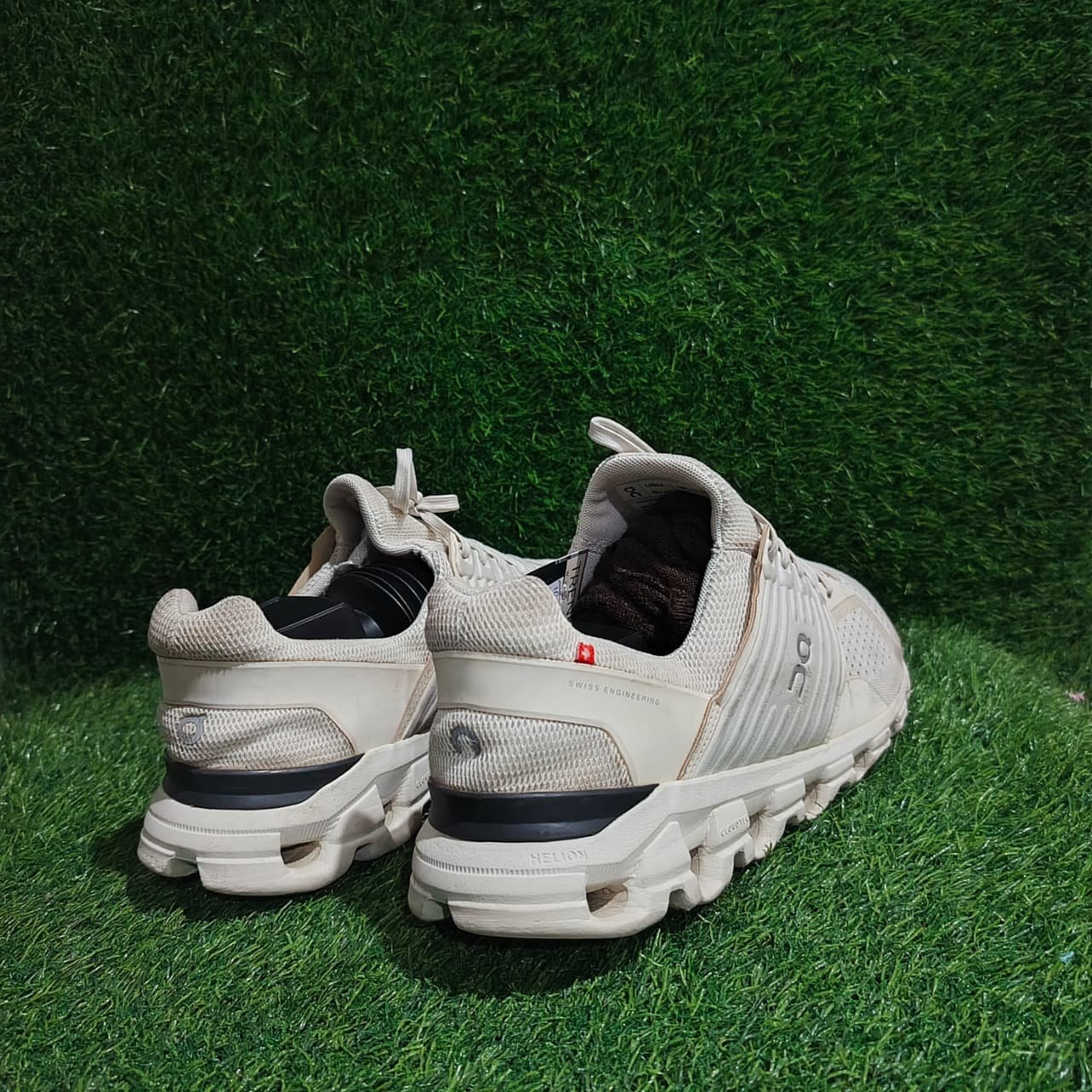 On Running Cloudswift White – Original Preloved Running Shoes Pakistan | TRENDYGO - Image 4