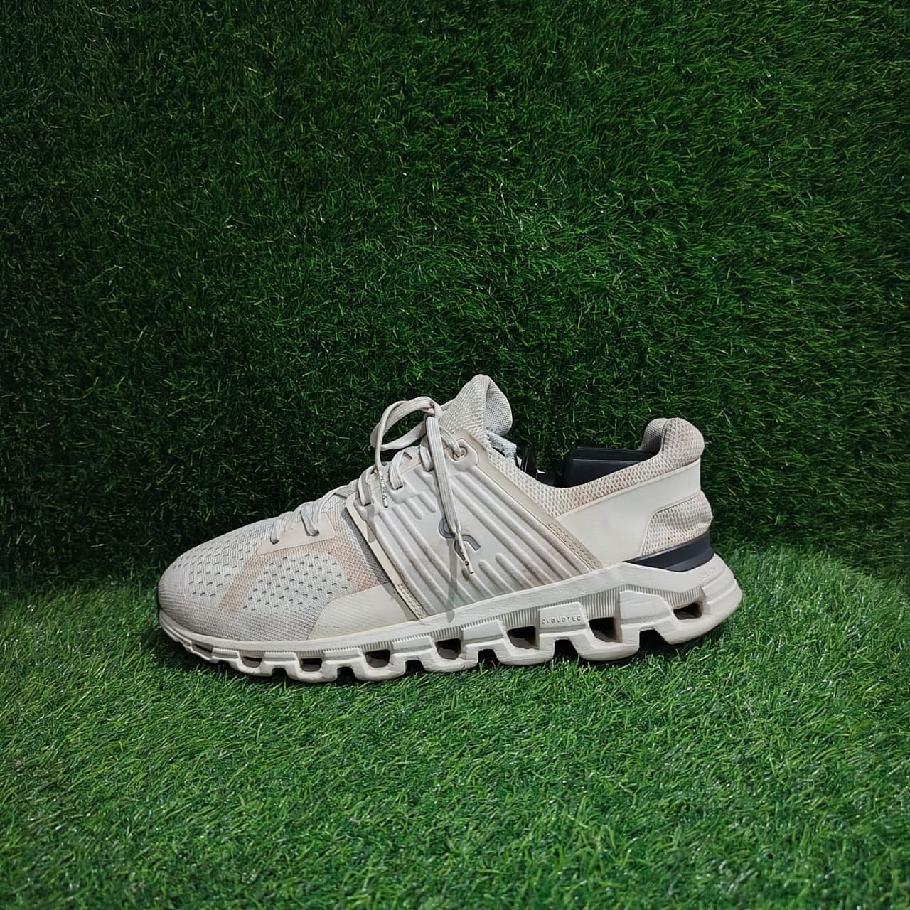On Running Cloudswift White – Original Preloved Running Shoes Pakistan | TRENDYGO - Image 3