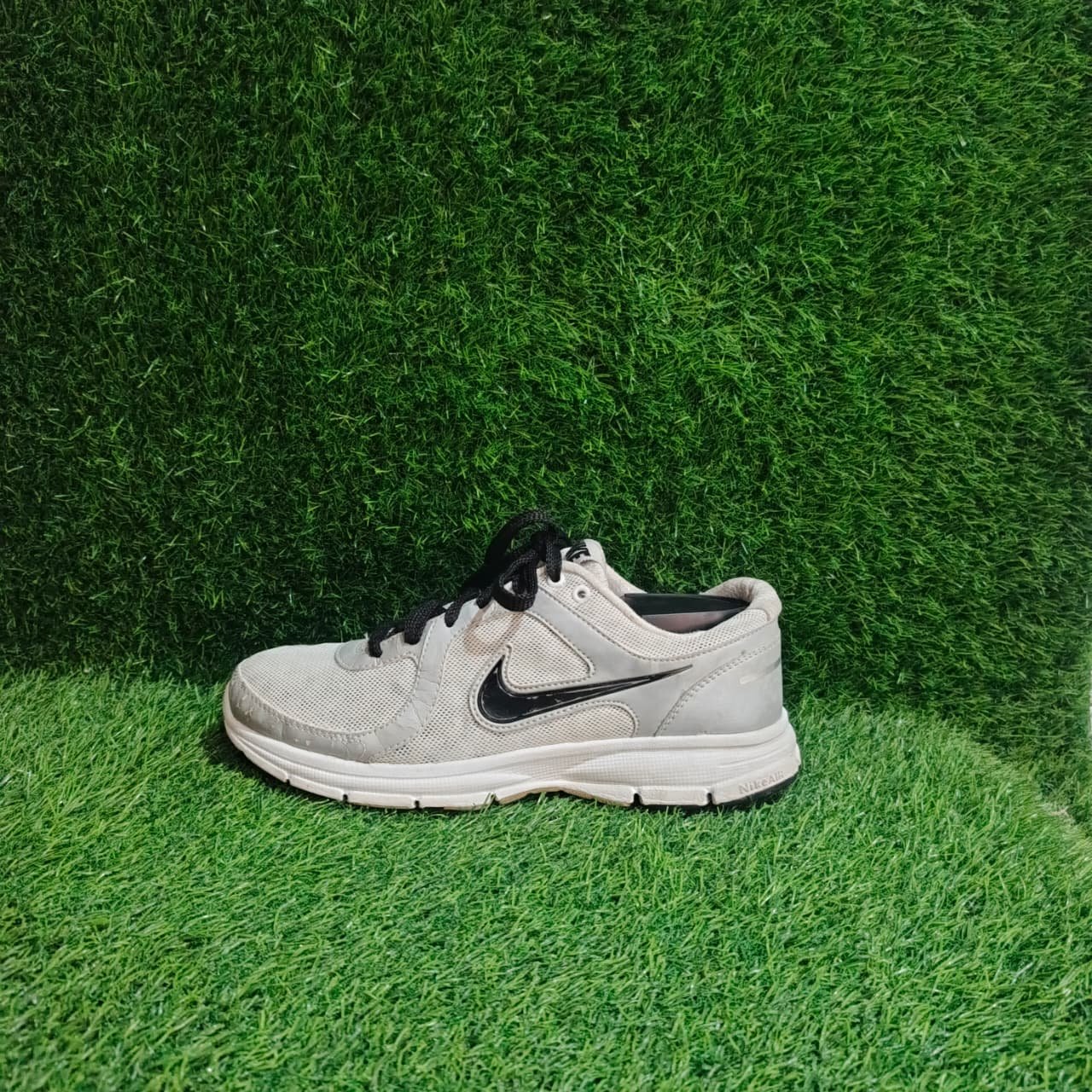 Nike Downshifter 6 Grey Black – Original Pre-Loved Running Shoes – TRENDYGO Pakistan - Image 3
