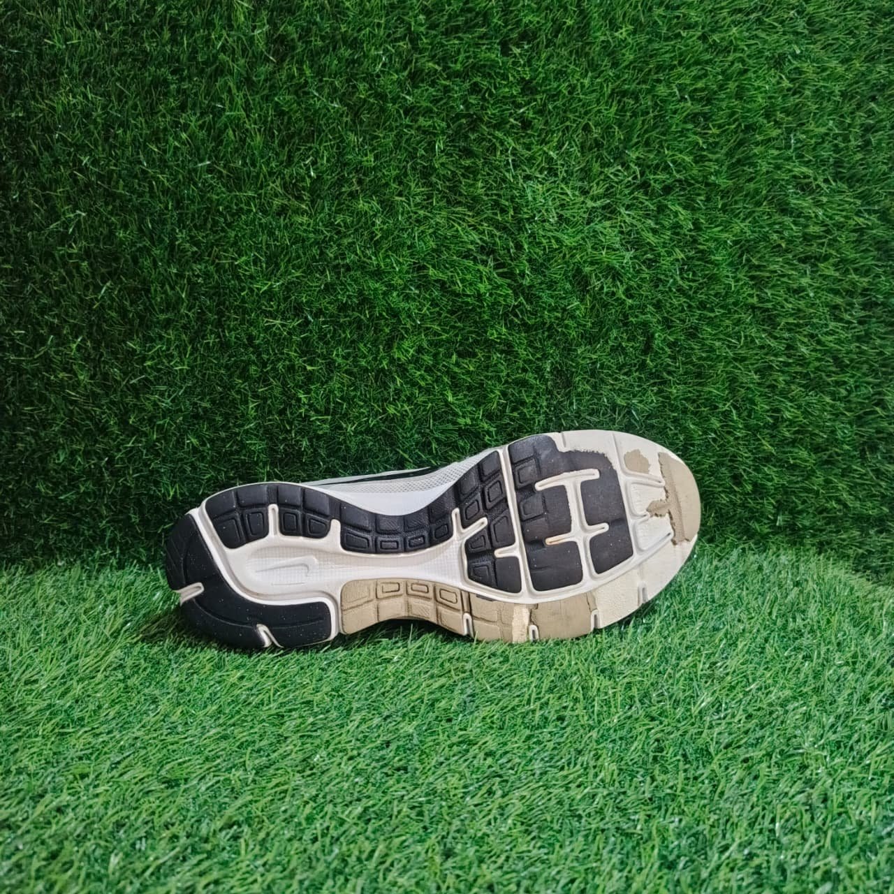 Nike Downshifter 6 Grey Black – Original Pre-Loved Running Shoes – TRENDYGO Pakistan - Image 5