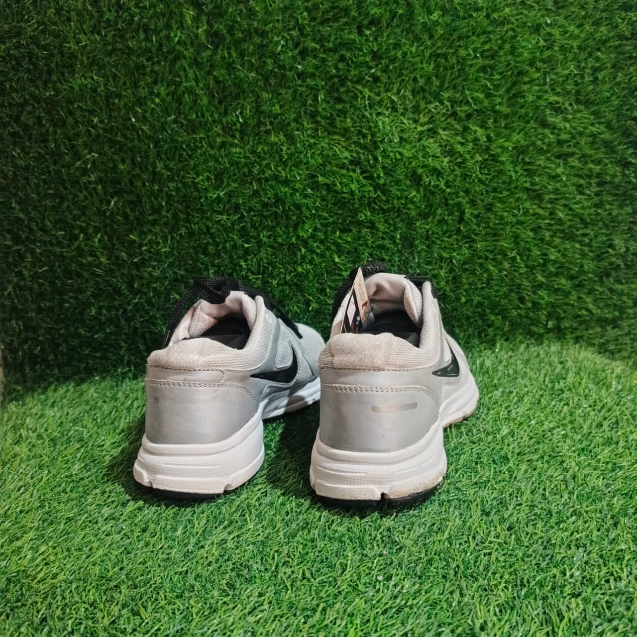 Nike Downshifter 6 Grey Black – Original Pre-Loved Running Shoes – TRENDYGO Pakistan - Image 4