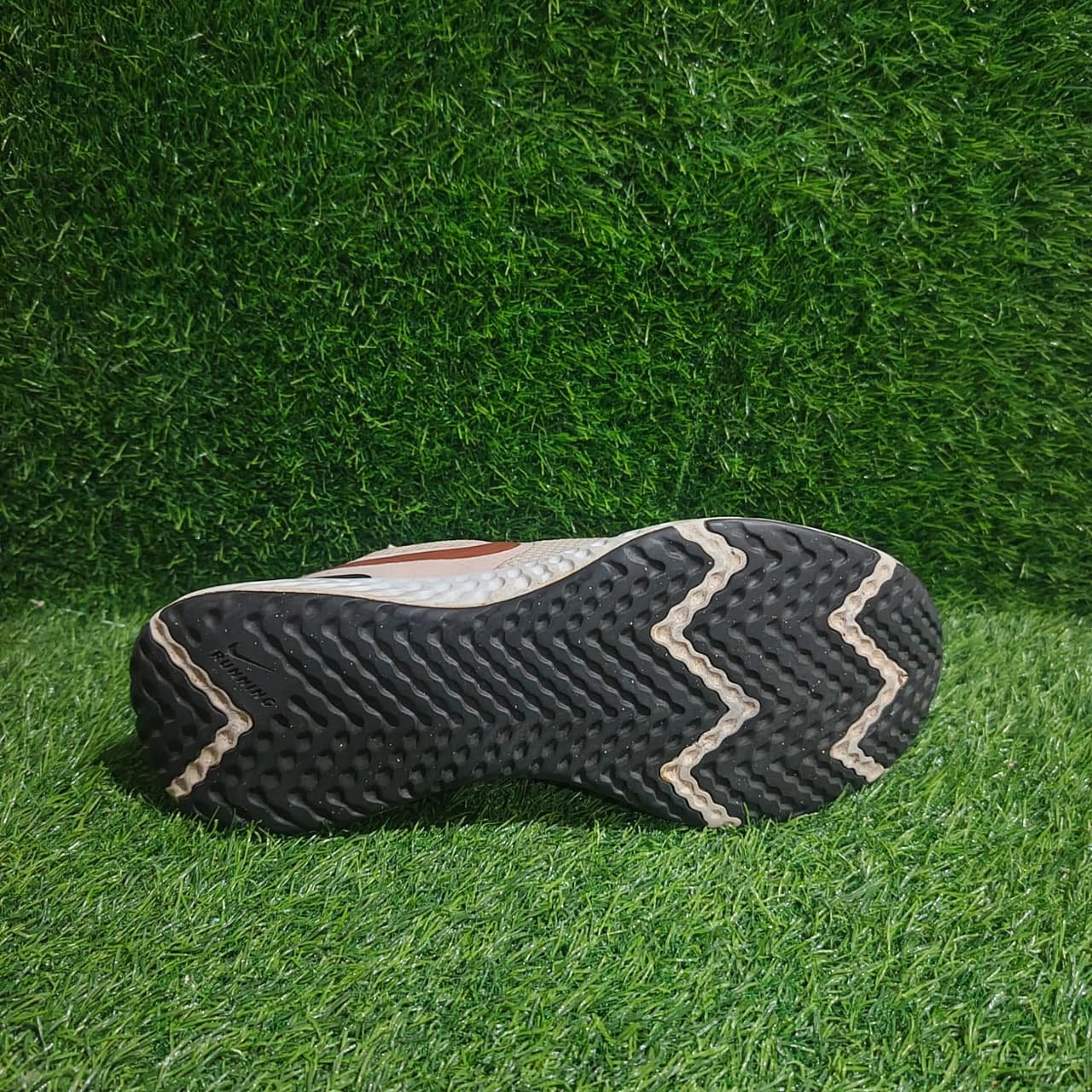 Nike Revolution 5 Light Pink – TRENDYGO Original Thrift Running Shoes Pakistan - Image 4