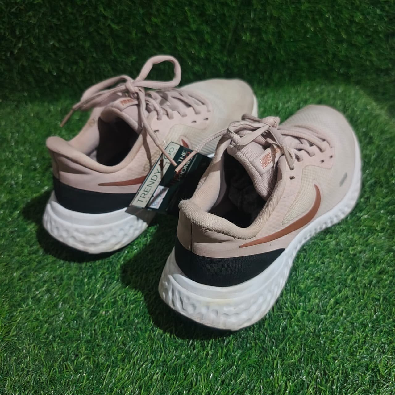 Nike Revolution 5 Light Pink – TRENDYGO Original Thrift Running Shoes Pakistan - Image 5