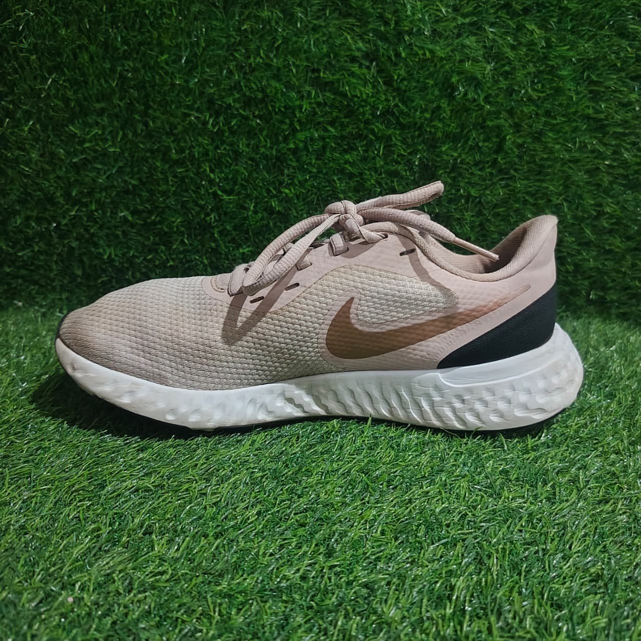 Nike Revolution 5 Light Pink – TRENDYGO Original Thrift Running Shoes Pakistan - Image 3