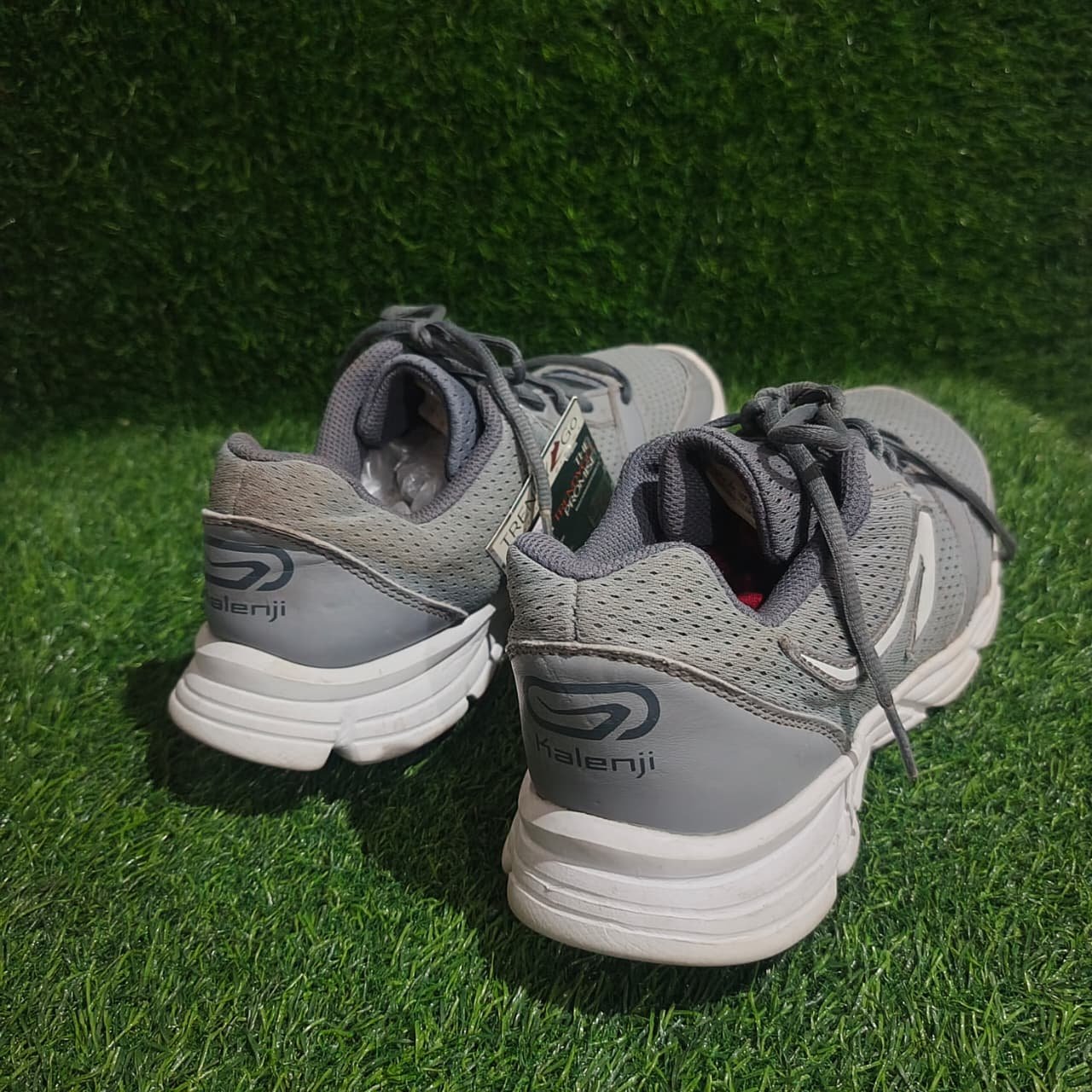Kalenji Run Active Unwashed Grey White – TRENDYGO Original Thrift Running Shoes Pakistan - Image 3