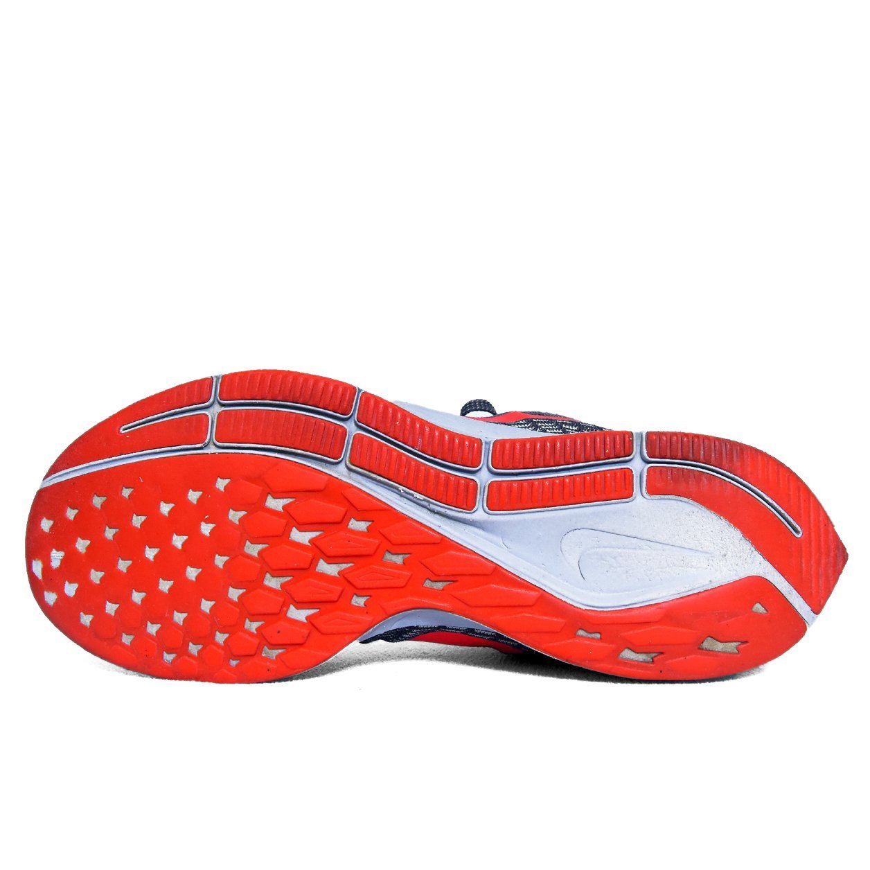 Nike Air Zoom Pegasus 35 Grey with Red Swoosh | Preloved Sports Sneakers β TRENDYGO - Image 4