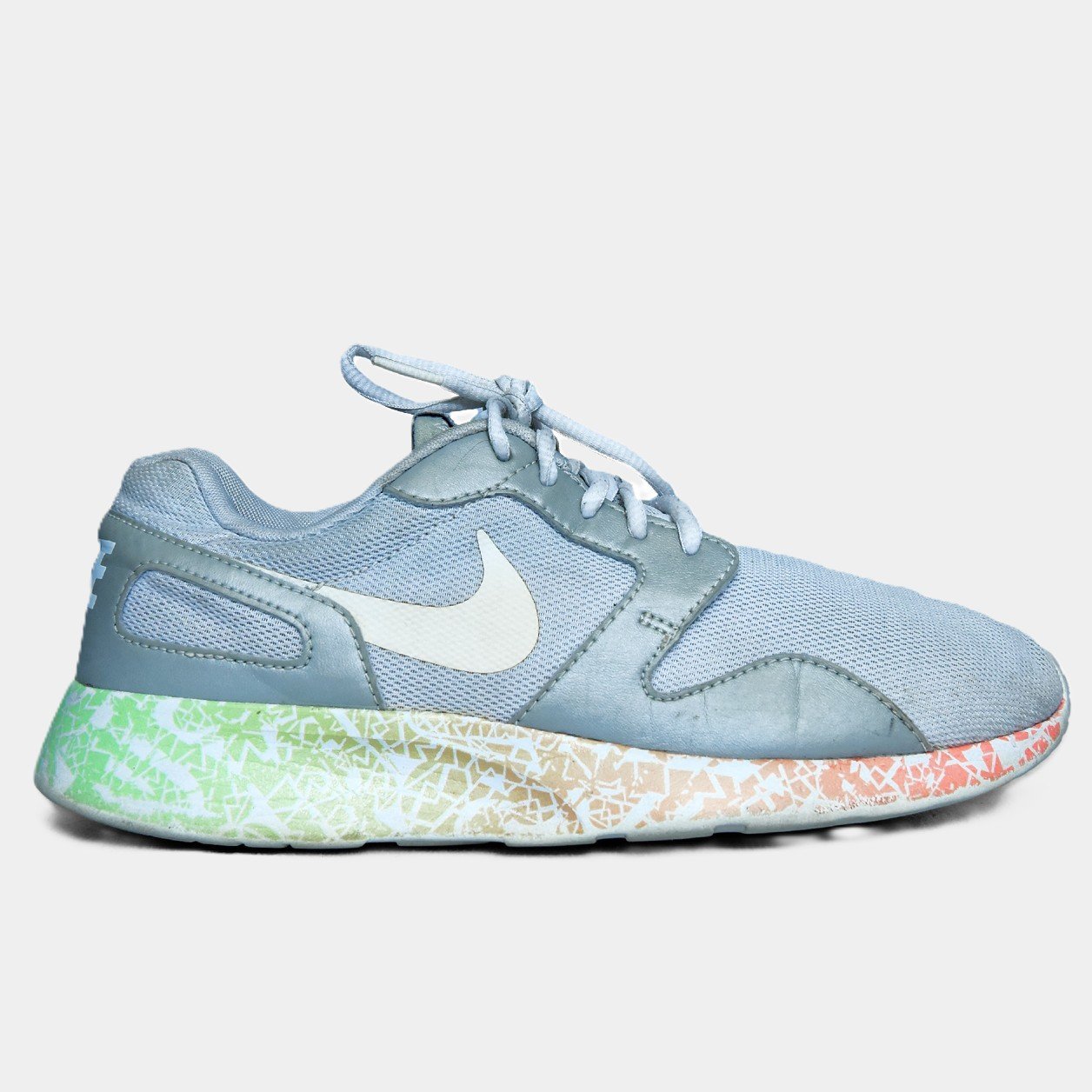 Nike Original Grey Mesh Running Shoes with Colorful Midsole | Preloved Sneakers Pakistan | TRENDYGO - Image 2