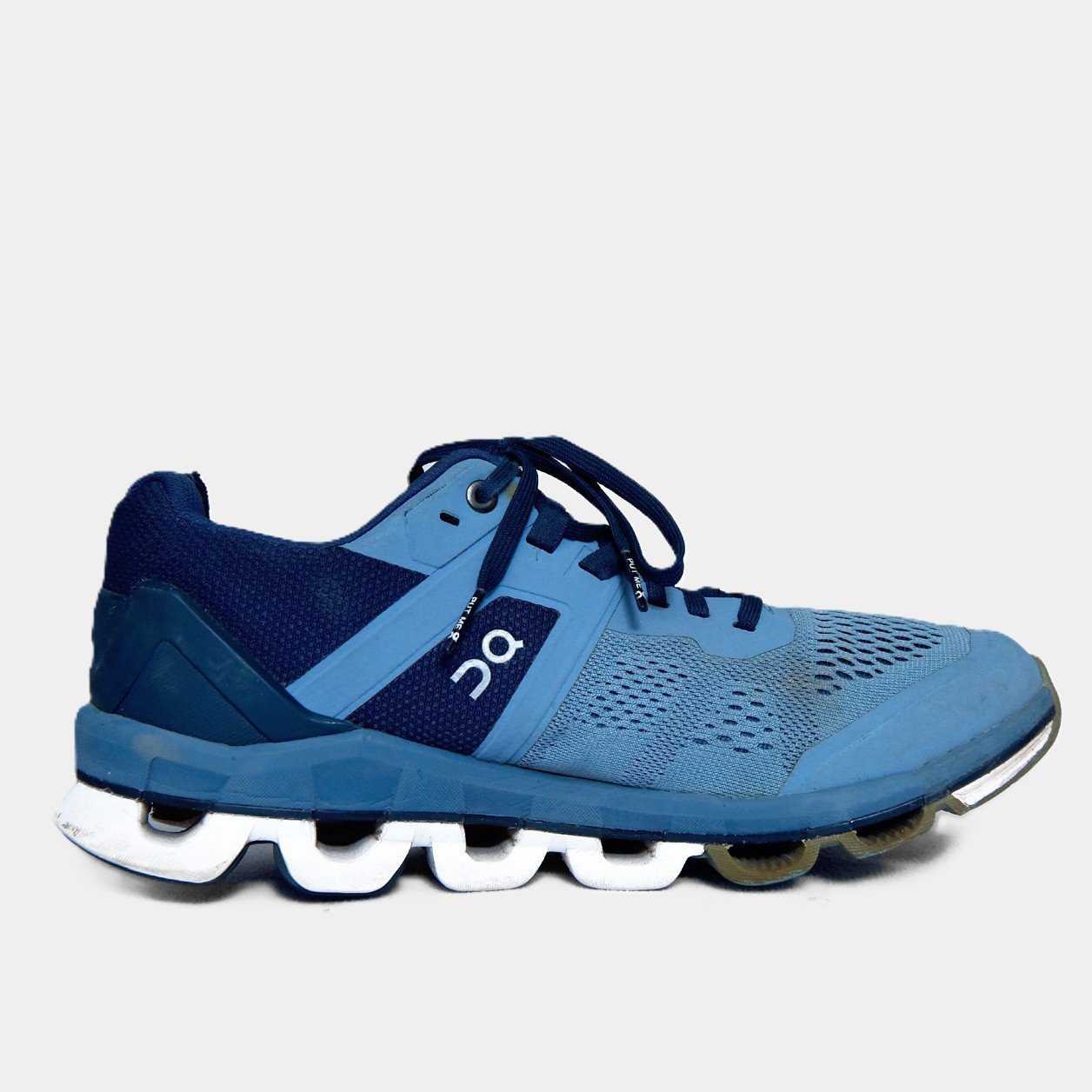 ON Cloud Blue & Navy Running Shoes | Original Preloved Sneakers Pakistan | TRENDYGO - Image 2