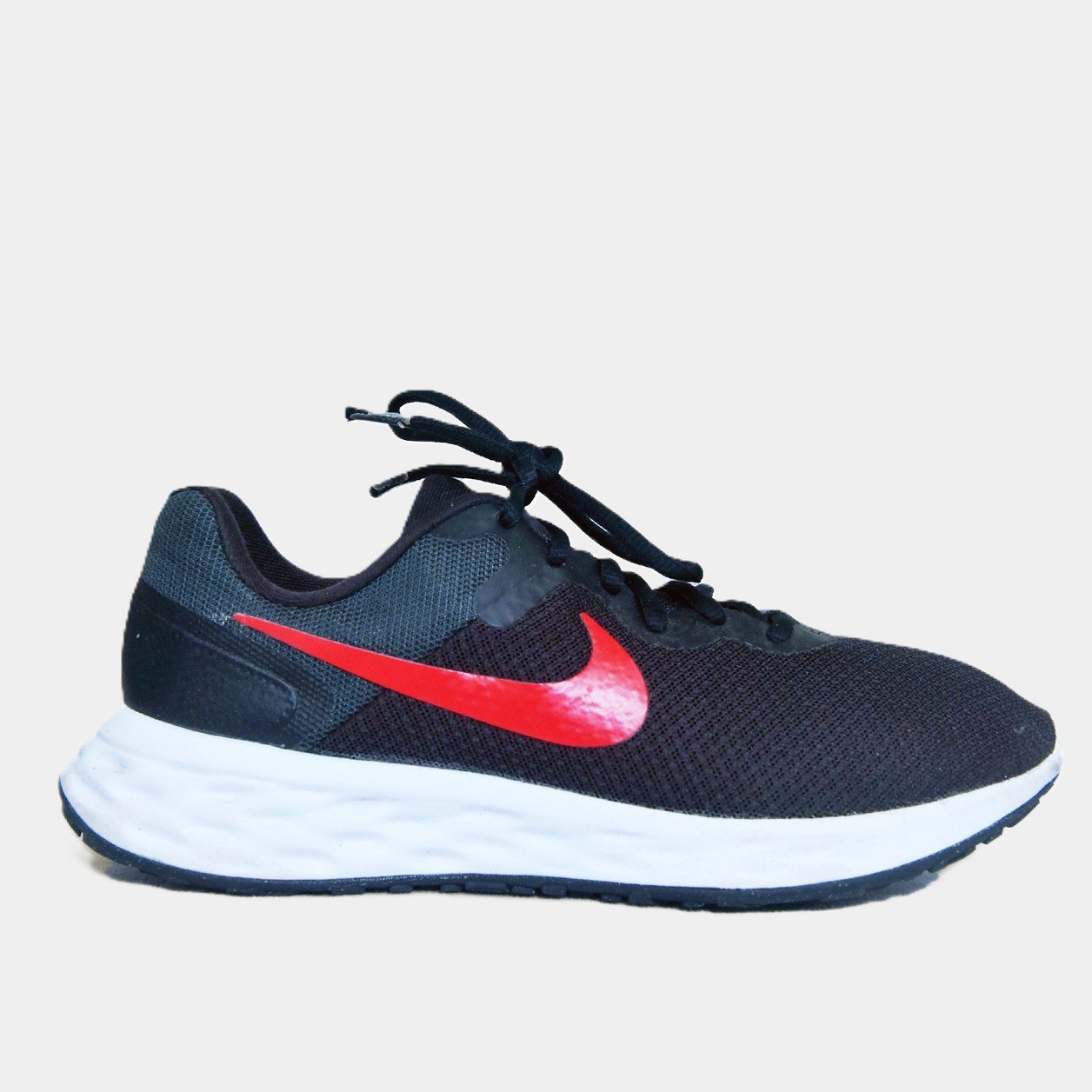 Nike Black & Red Running Shoes | Original Preloved Sneakers Pakistan | TRENDYGO - Image 2