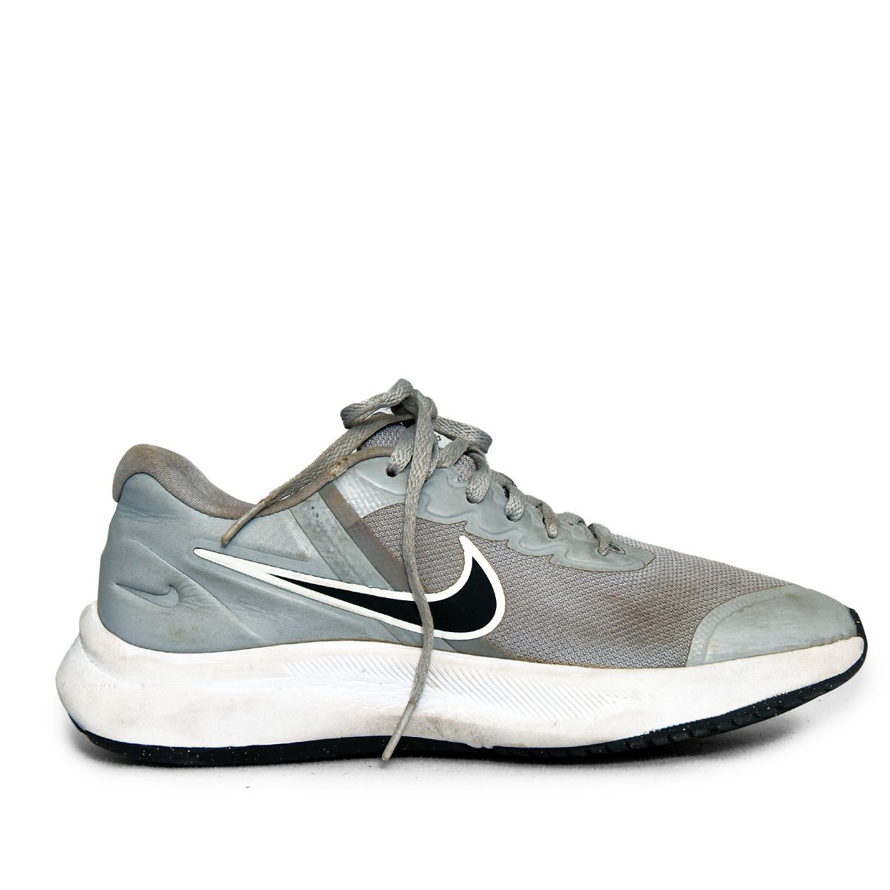 Nike Original Grey Running Shoes β Preloved Sneakers Pakistan | TRENDYGO - Image 3