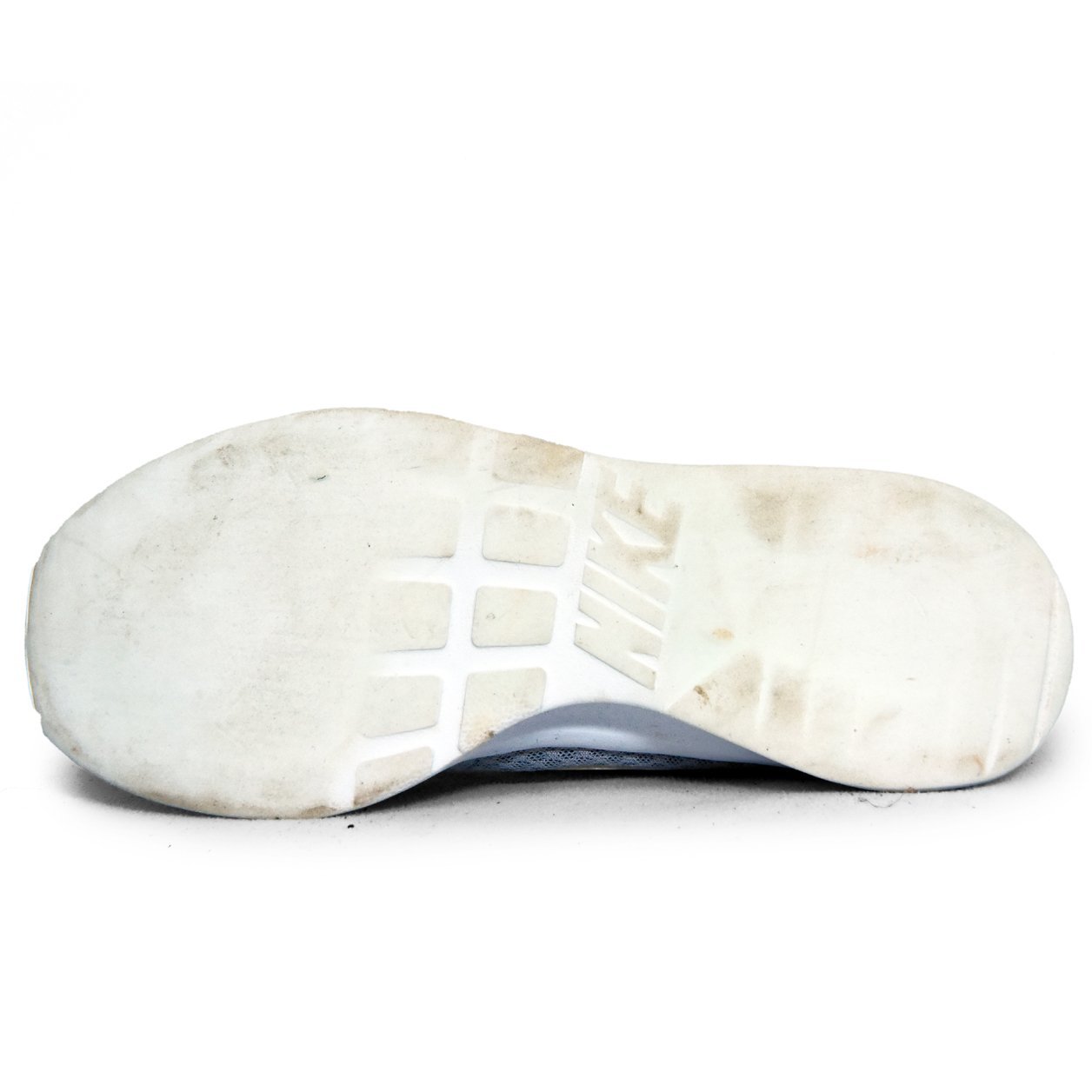 Nike Original Light Grey Mesh Running Shoes โ Preloved Sneakers Pakistan | TRENDYGO - Image 4