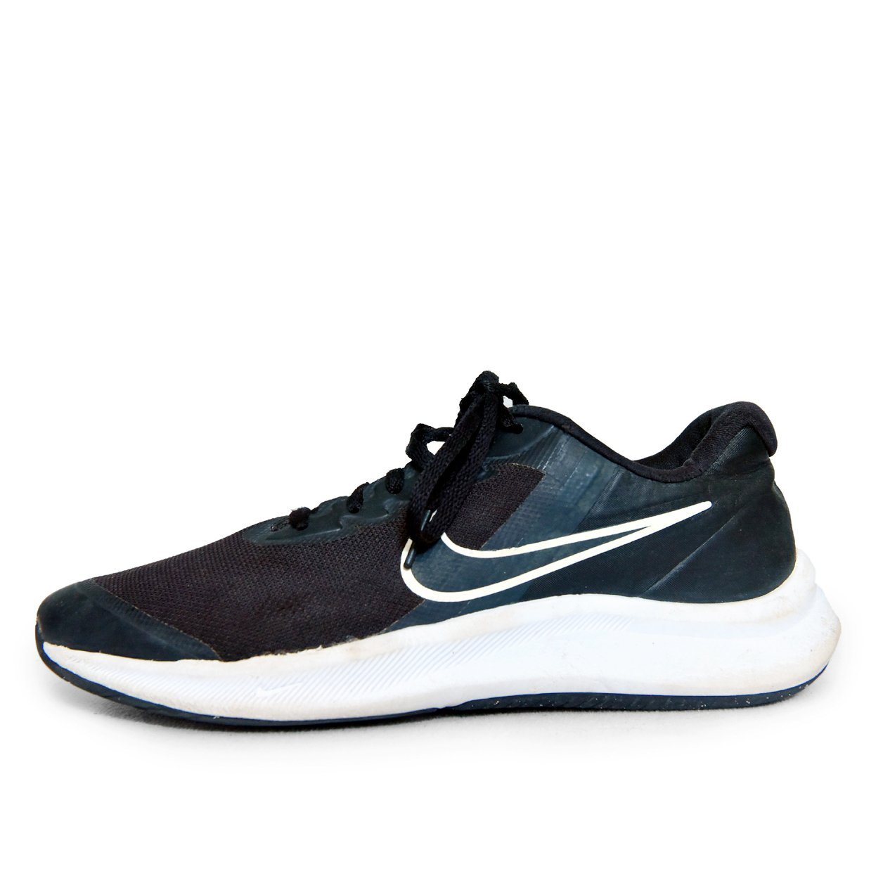 Nike Downshifter 10 Black & White β Original Preloved Running Shoes in Pakistan | TRENDYGO - Image 3