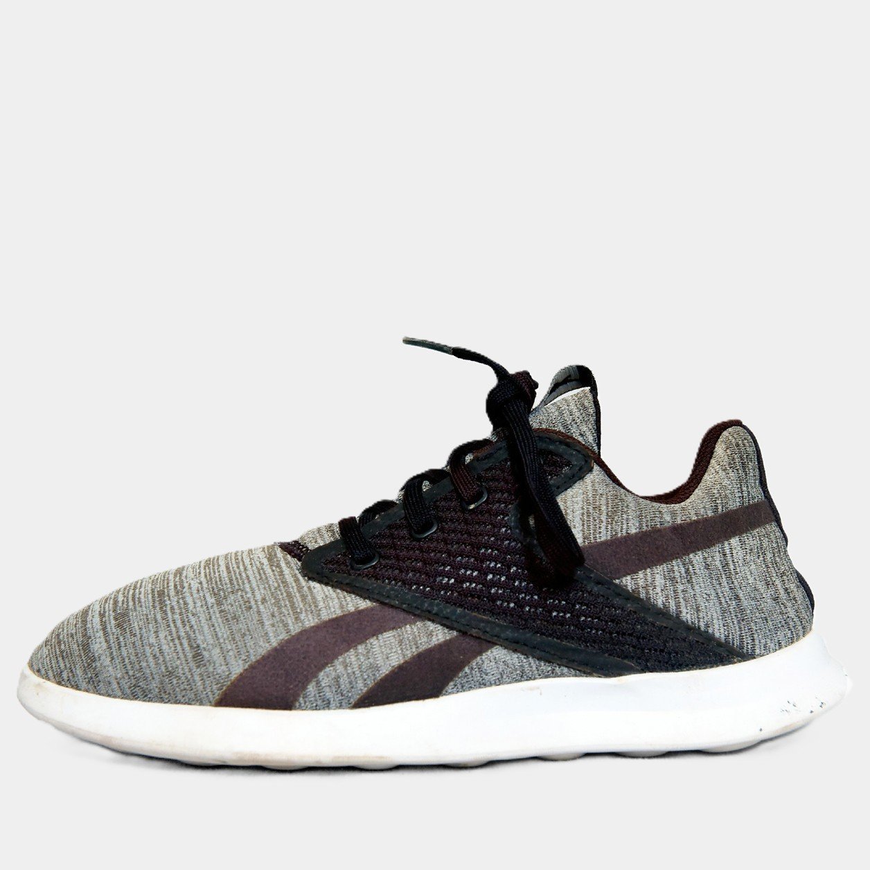 Reebok Lite Plus 2.0 Grey & Maroon β Original Preloved Running Shoes in Pakistan | TRENDYGO - Image 2