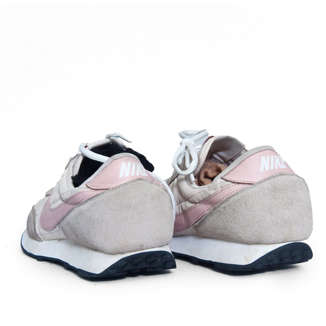 Nike Daybreak Pink & Beige โ Original Preloved Retro Sneakers in Pakistan | TRENDYGO - Image 5
