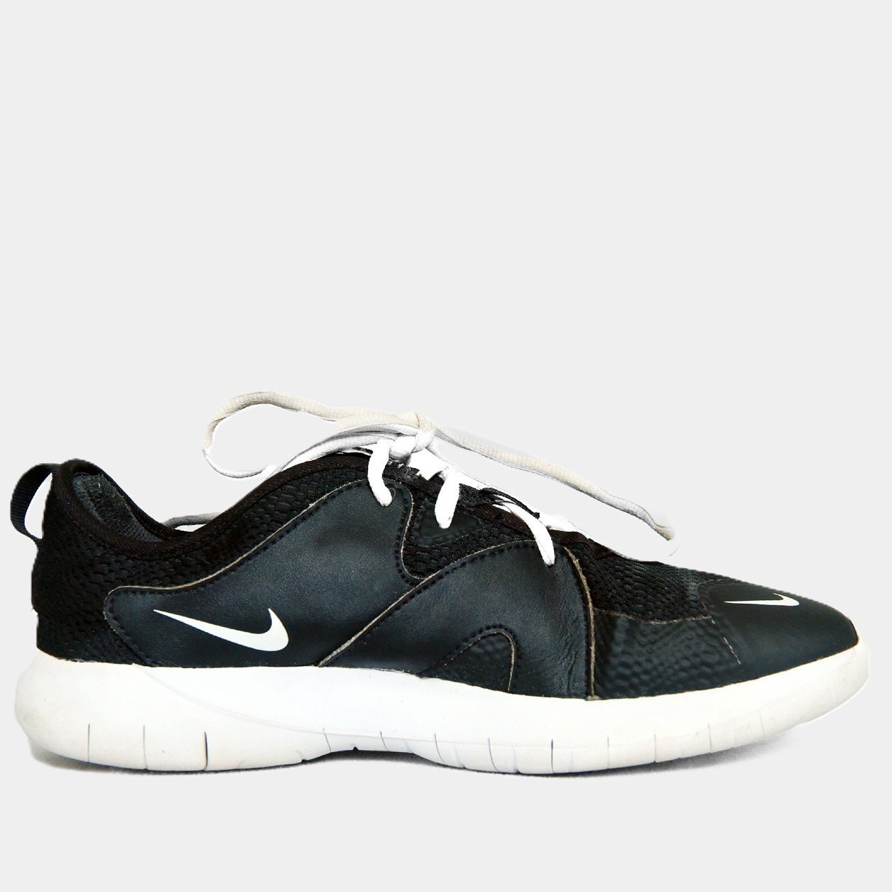 Nike Flex Contact 2 Black & White Running Shoes at Trendygo - Image 2