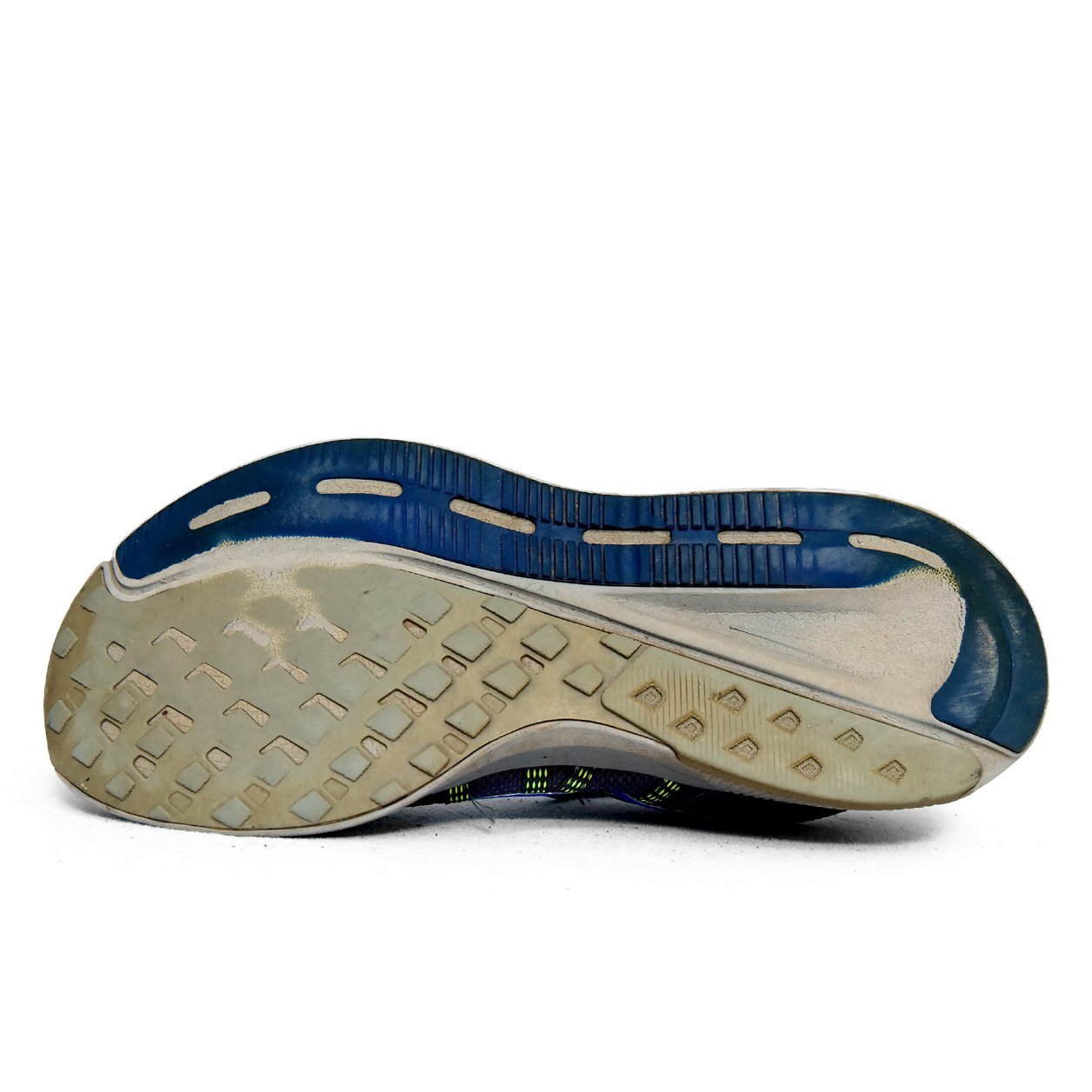 Nike Zoom Vomero 8 Blue Grey β Original Used Running Shoes in Pakistan - Image 4