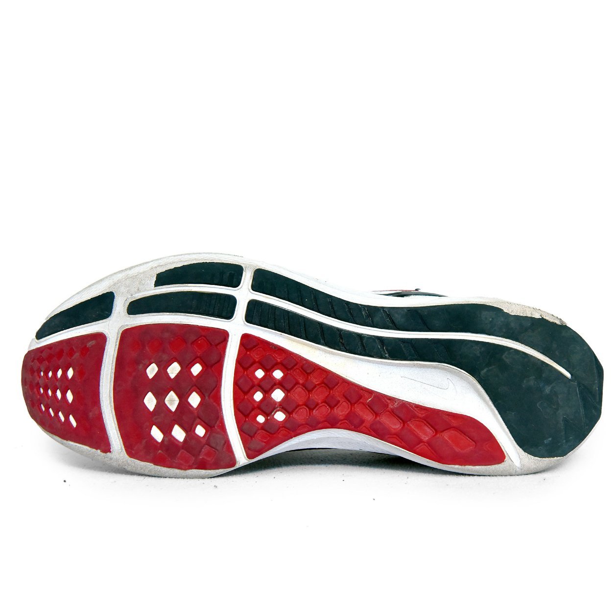 Nike Pegasus 40 White & Red Running Shoes β Original Thrift in Pakistan - Image 4
