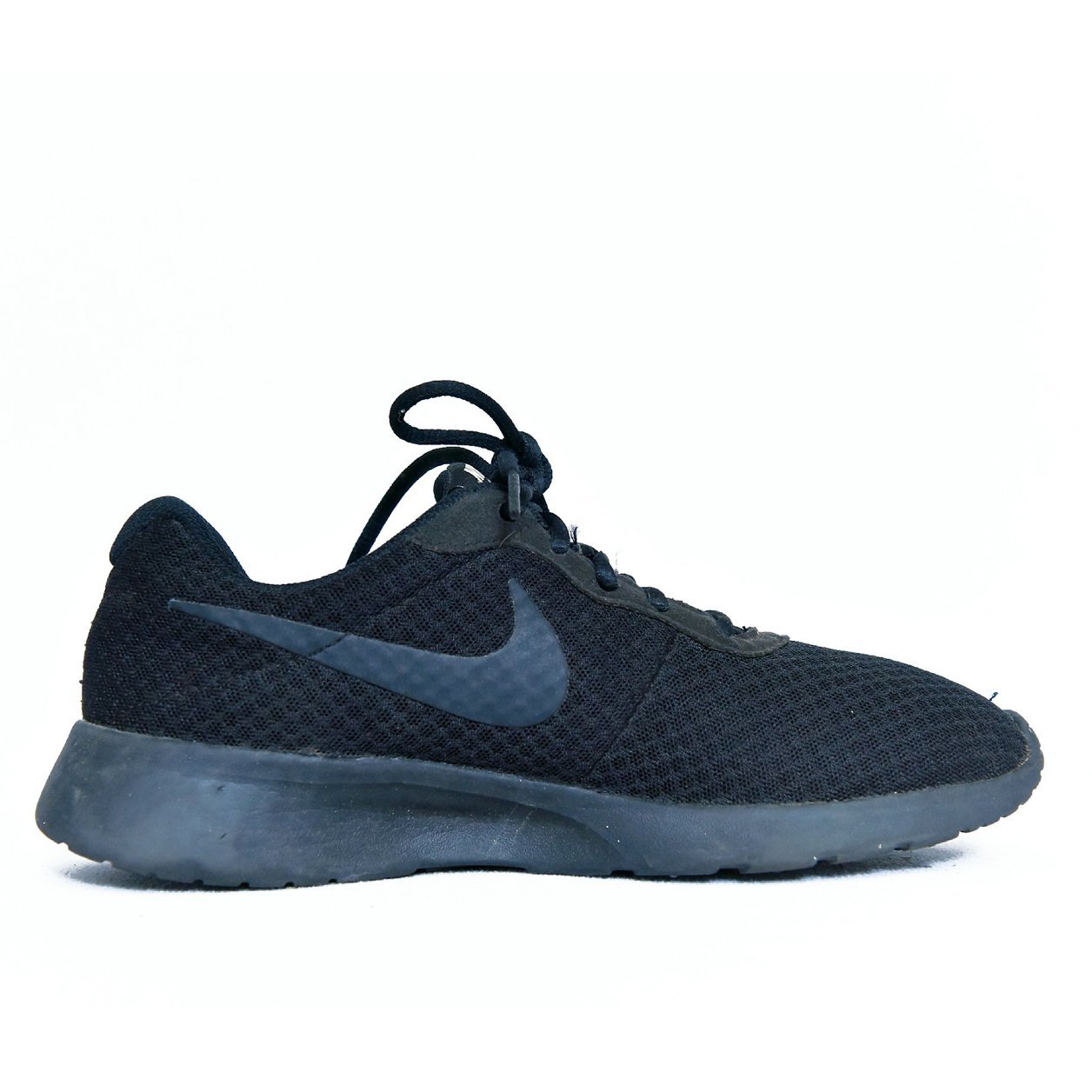 Nike Tanjun Black – TRENDYGO Original Thrift Sneakers Pakistan - Image 3