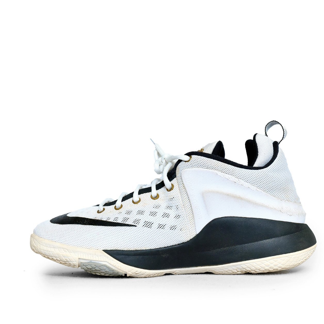 Nike LeBron Witness 5 White Black Gold – TRENDYGO Original Thrift Basketball Shoes Pakistan - Image 3