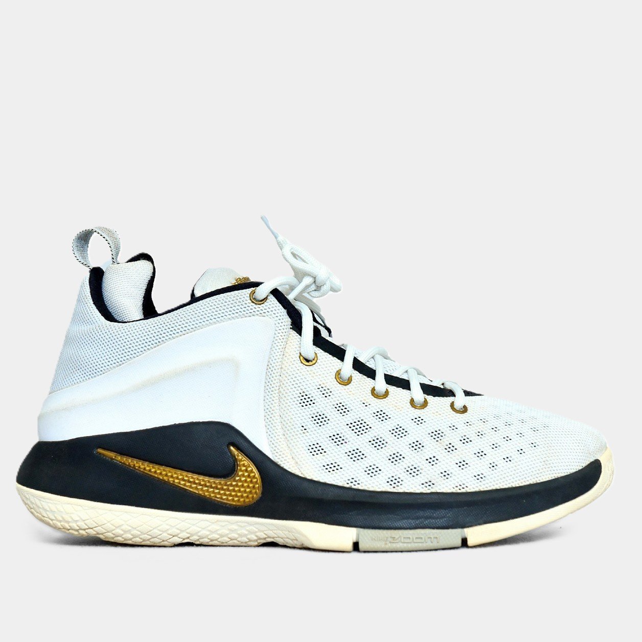 Nike LeBron Witness 5 White Black Gold – TRENDYGO Original Thrift Basketball Shoes Pakistan - Image 2