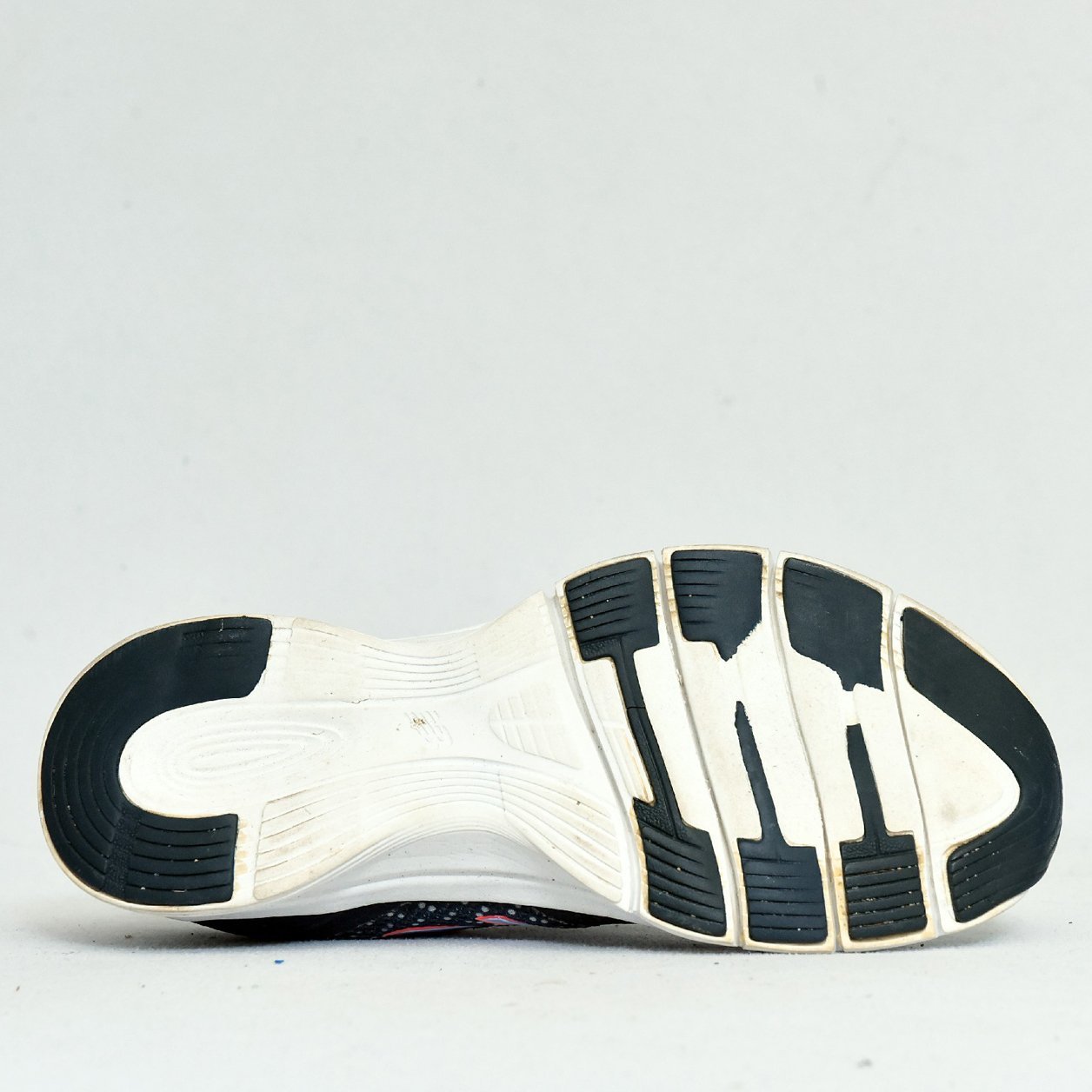 New Balance 411 Navy Pink – TRENDYGO Original Thrift Running Shoes Pakistan - Image 4