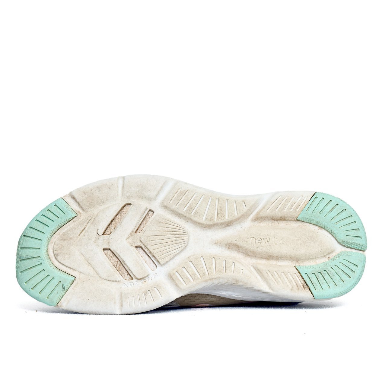 New Balance FuelCore Coast v4 Light Blue/Coral β TRENDYGO Original Thrift Running Shoes Pakistan - Image 4