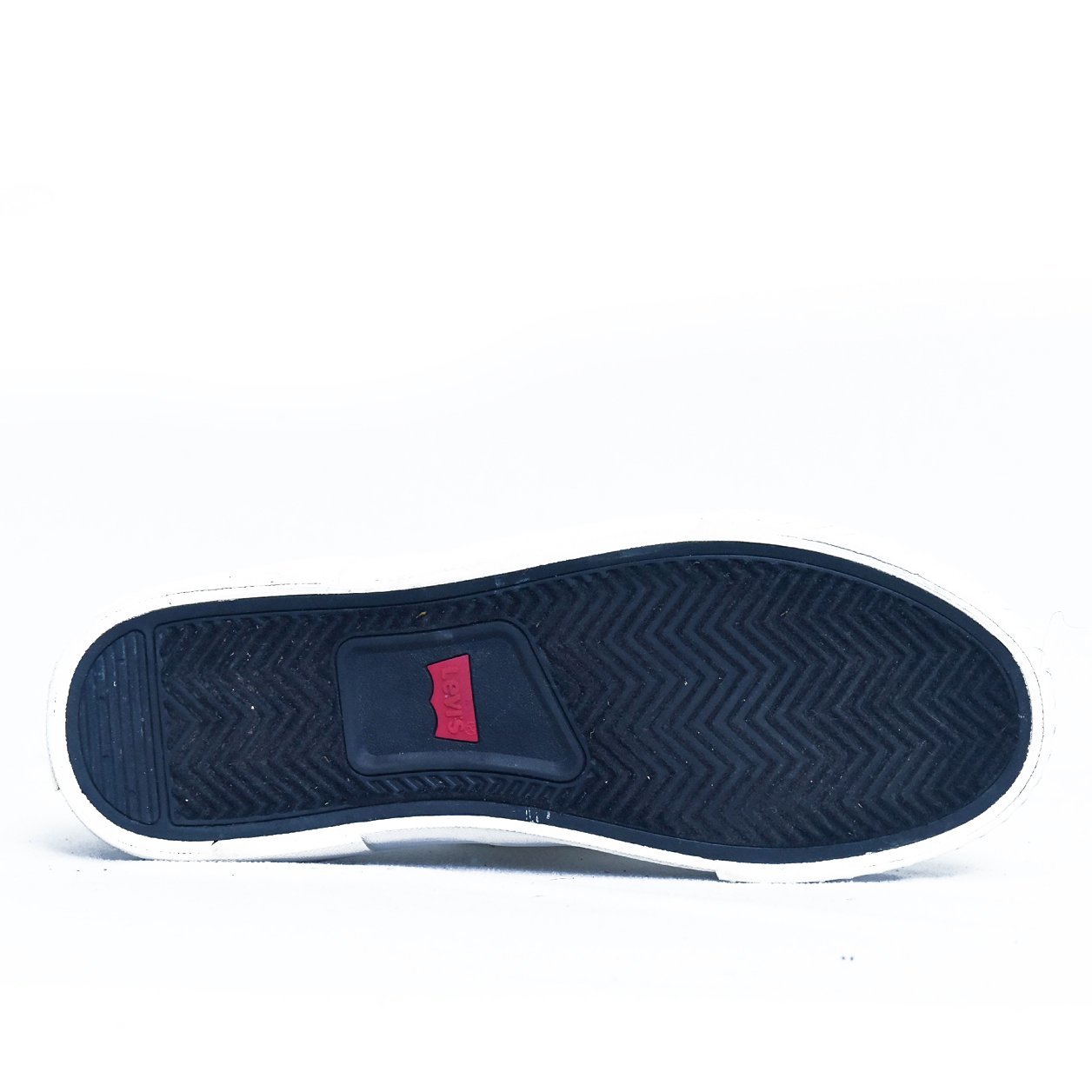 Levi’s White Canvas Sneakers – TRENDYGO Original Thrift Shoes Pakistan - Image 4