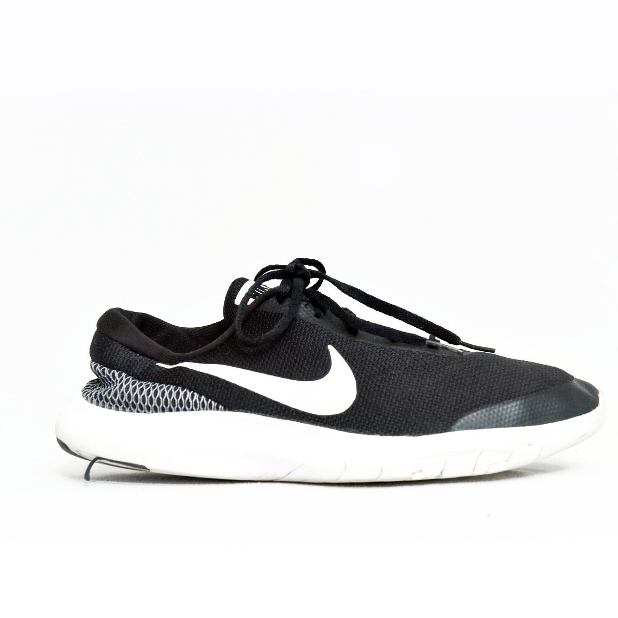 Nike Black Running Shoes with White Swoosh – TRENDYGO Original Thrift Running Shoes Pakistan - Image 3