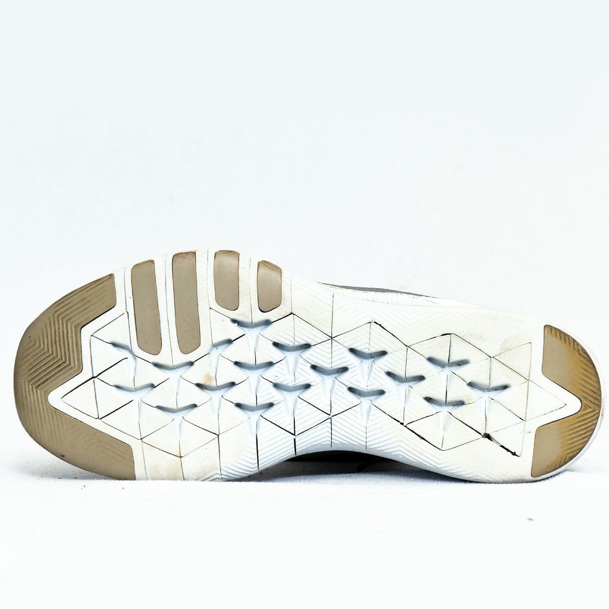 Nike Flex Experience RN 7 White/Grey – TRENDYGO Original Thrift Running Shoes Pakistan - Image 4