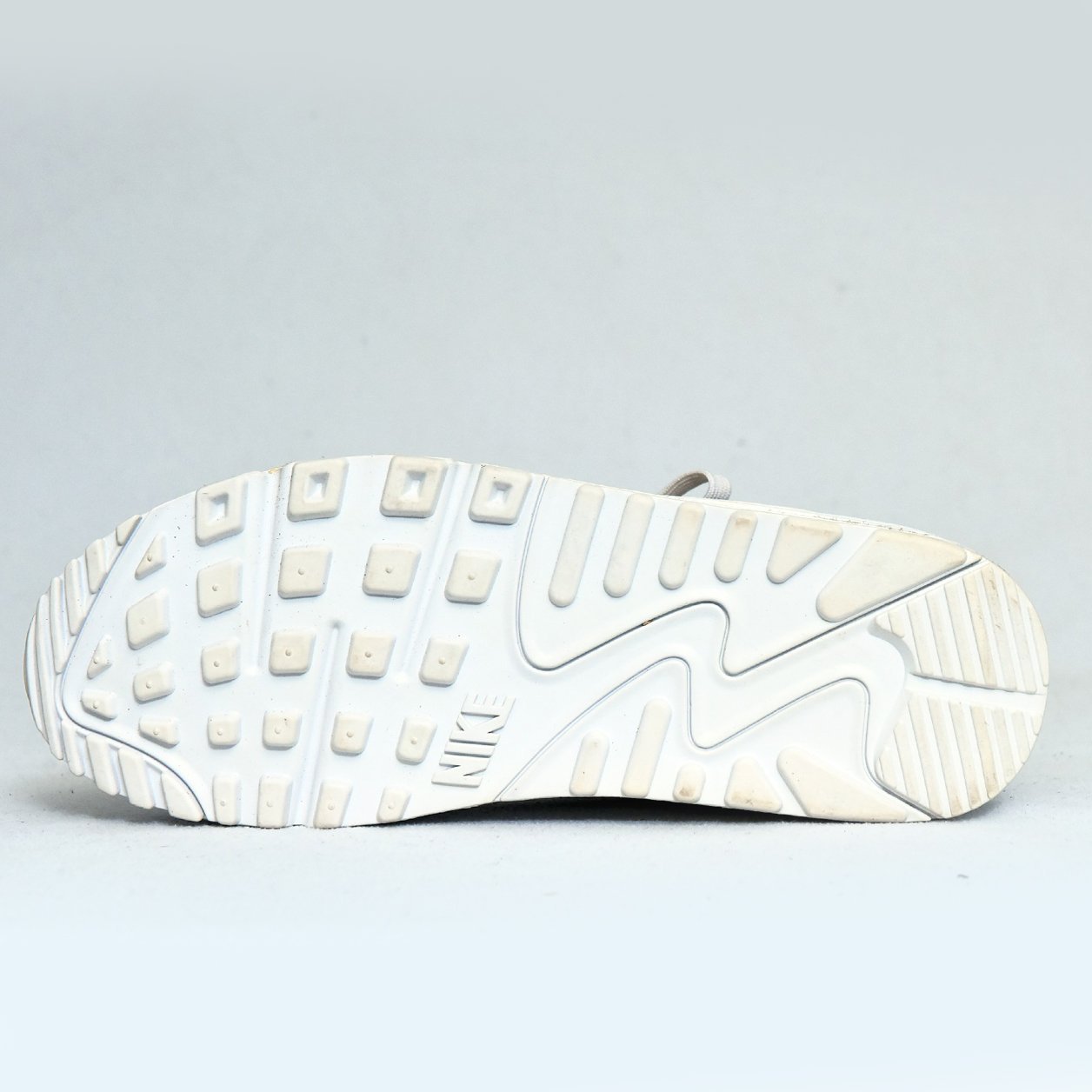 Nike Air Max 90 Triple White – TRENDYGO Original Thrift Sneakers Pakistan - Image 4