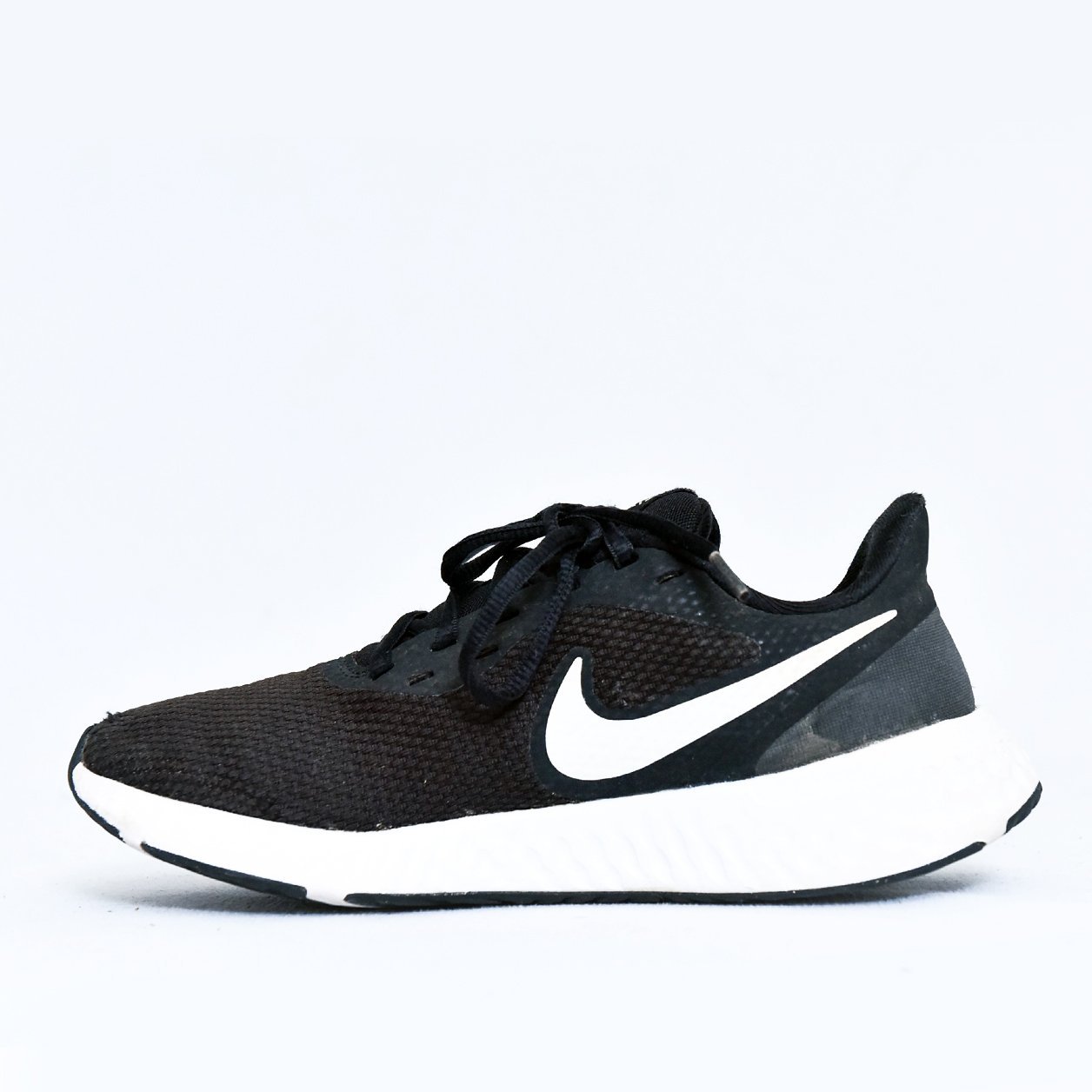 Nike Renew Run Black White – TRENDYGO Original Thrift Running Shoes Pakistan - Image 3
