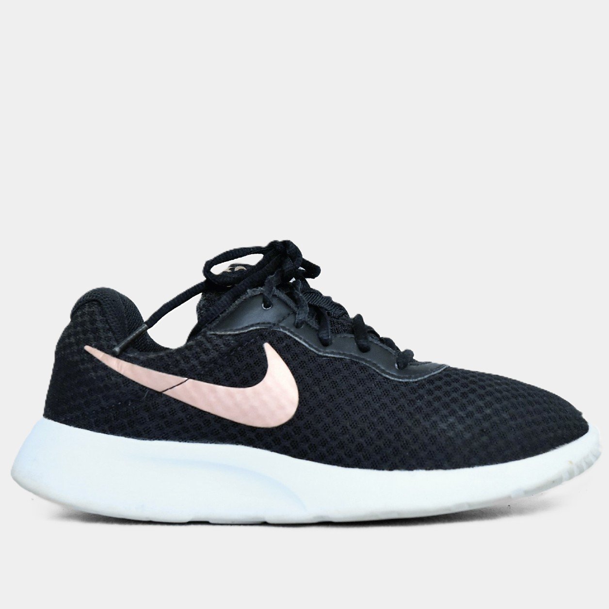 Nike Tanjun Black Rose Gold – TRENDYGO Original Thrift Running Shoes Pakistan - Image 2