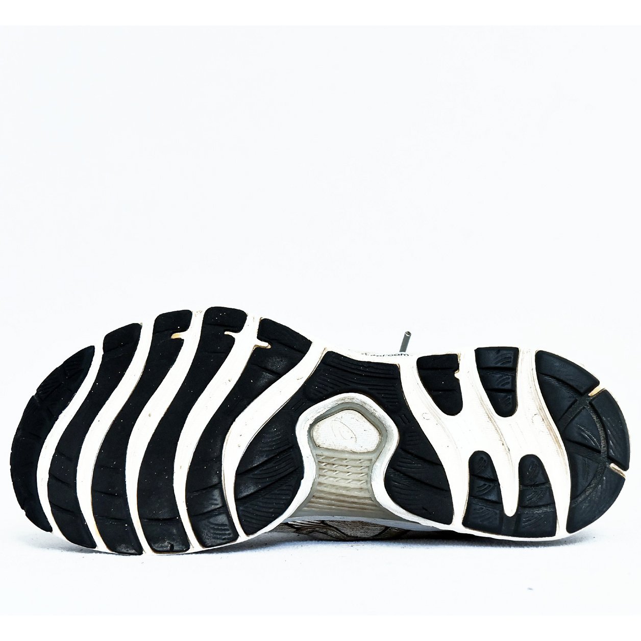 ASICS Gel-Kinsei OG Grey Silver – TRENDYGO Original Thrift Running Shoes Pakistan - Image 4