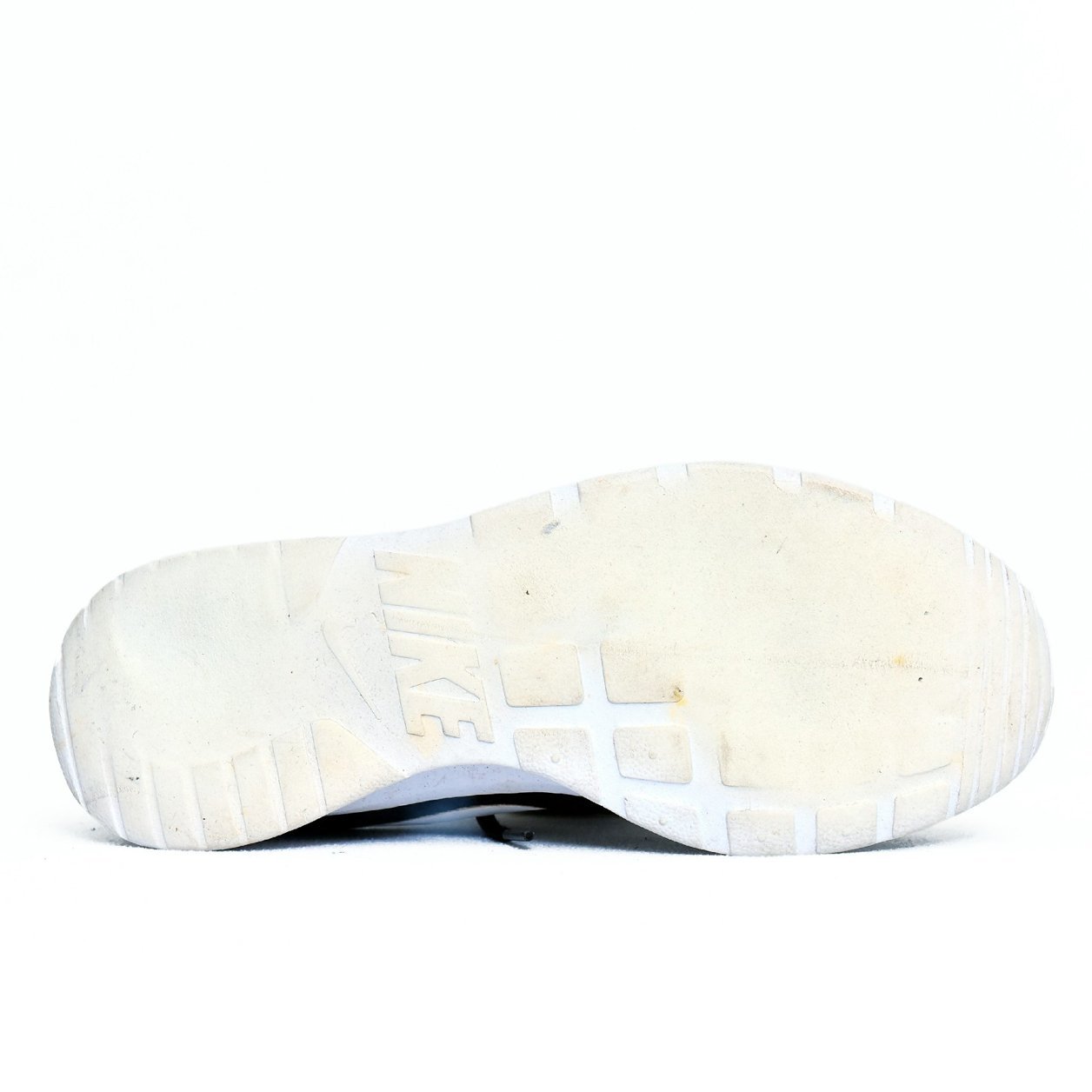 Nike Tanjun Black White – TRENDYGO Original Thrift Sneakers Pakistan - Image 4