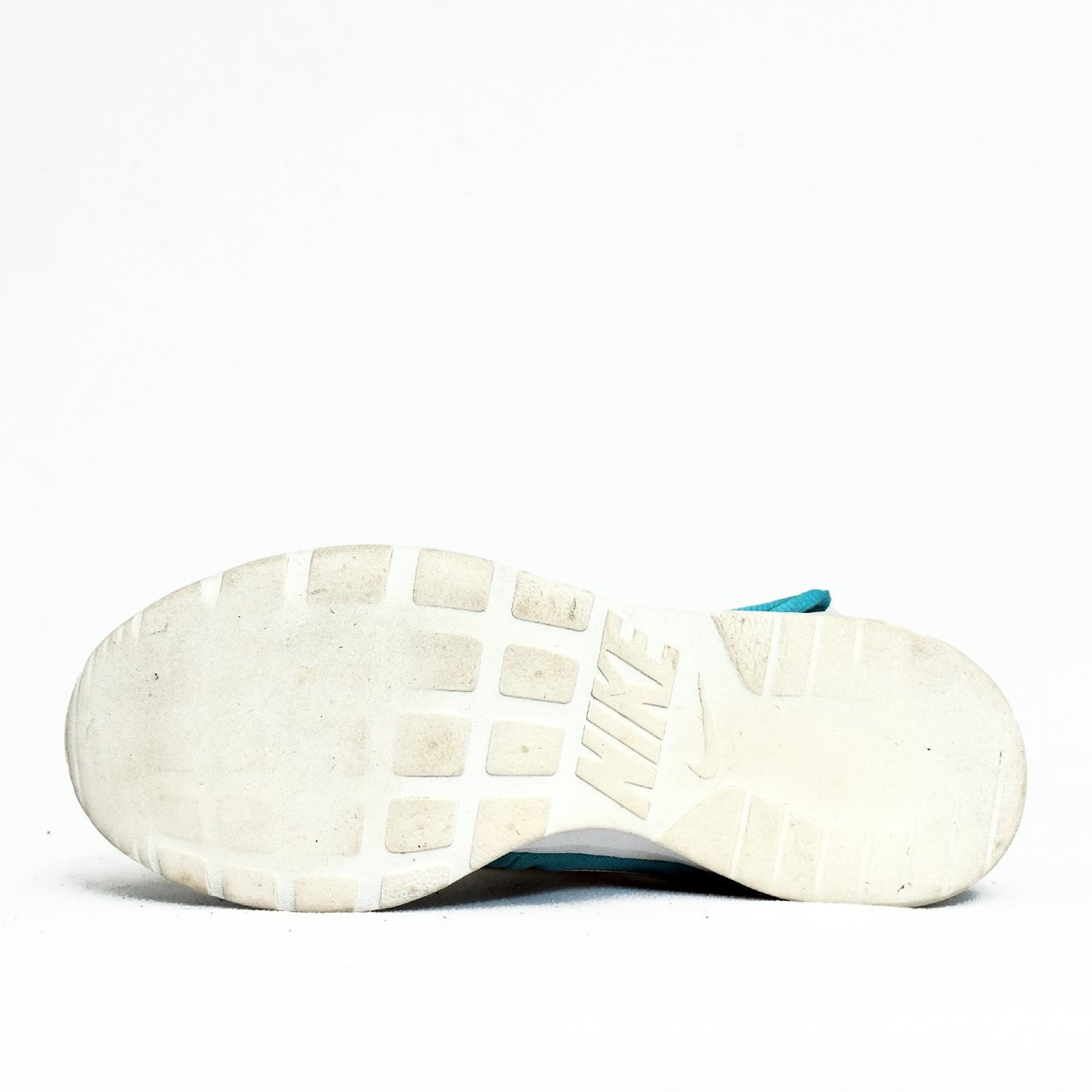 Nike Tanjun Blue White – TRENDYGO Original Thrift Running Shoes Pakistan - Image 4