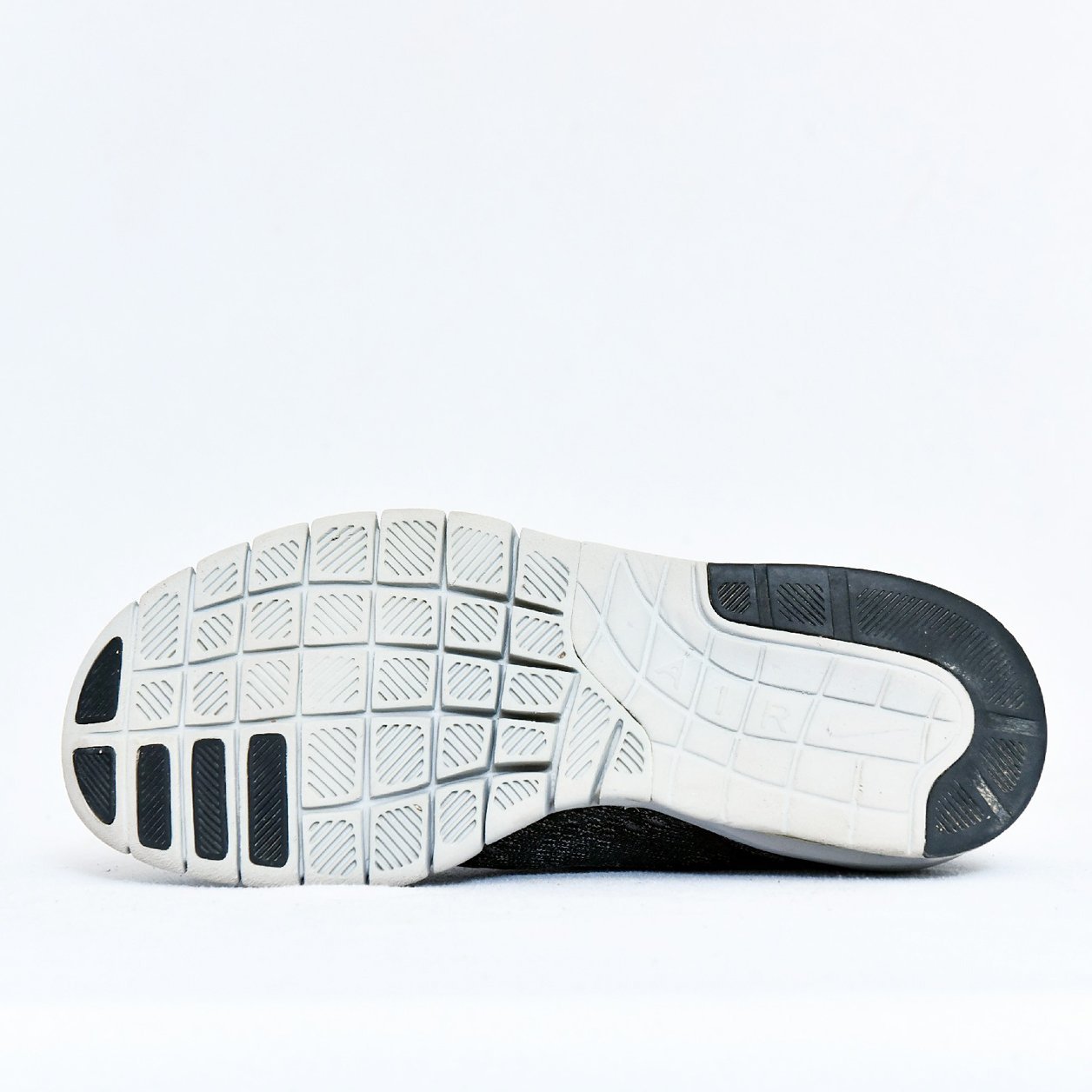 Nike SB Stefan Janoski Max Black White – TRENDYGO Original Thrift Sneakers Pakistan - Image 5