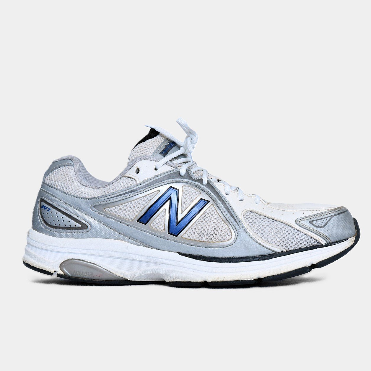 New Balance 411 White Silver Blue – TRENDYGO Original Thrift Running Shoes Pakistan - Image 2