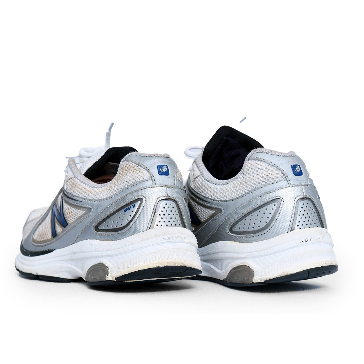 New Balance 411 White Silver Blue – TRENDYGO Original Thrift Running Shoes Pakistan - Image 4