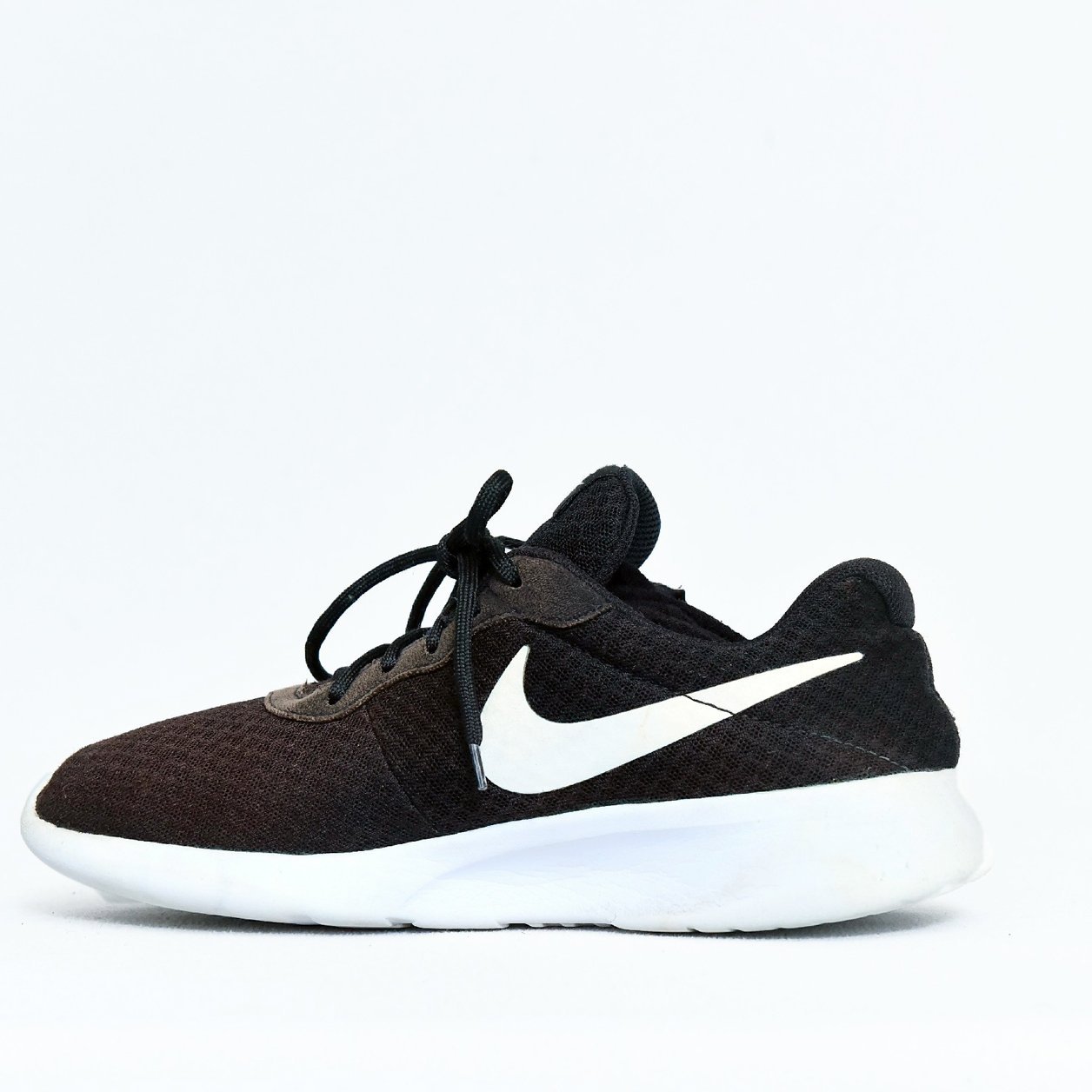 Nike Tanjun Black White – TRENDYGO Original Thrift Running Shoes Pakistan - Image 3