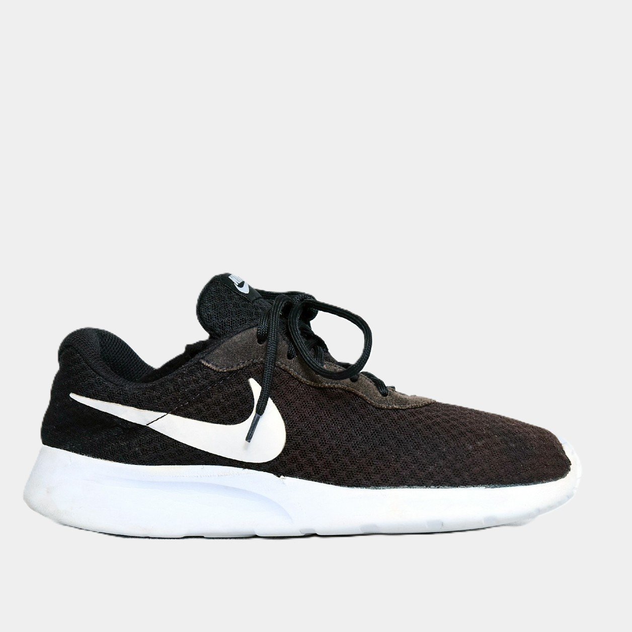 Nike Tanjun Black White – TRENDYGO Original Thrift Running Shoes Pakistan - Image 2