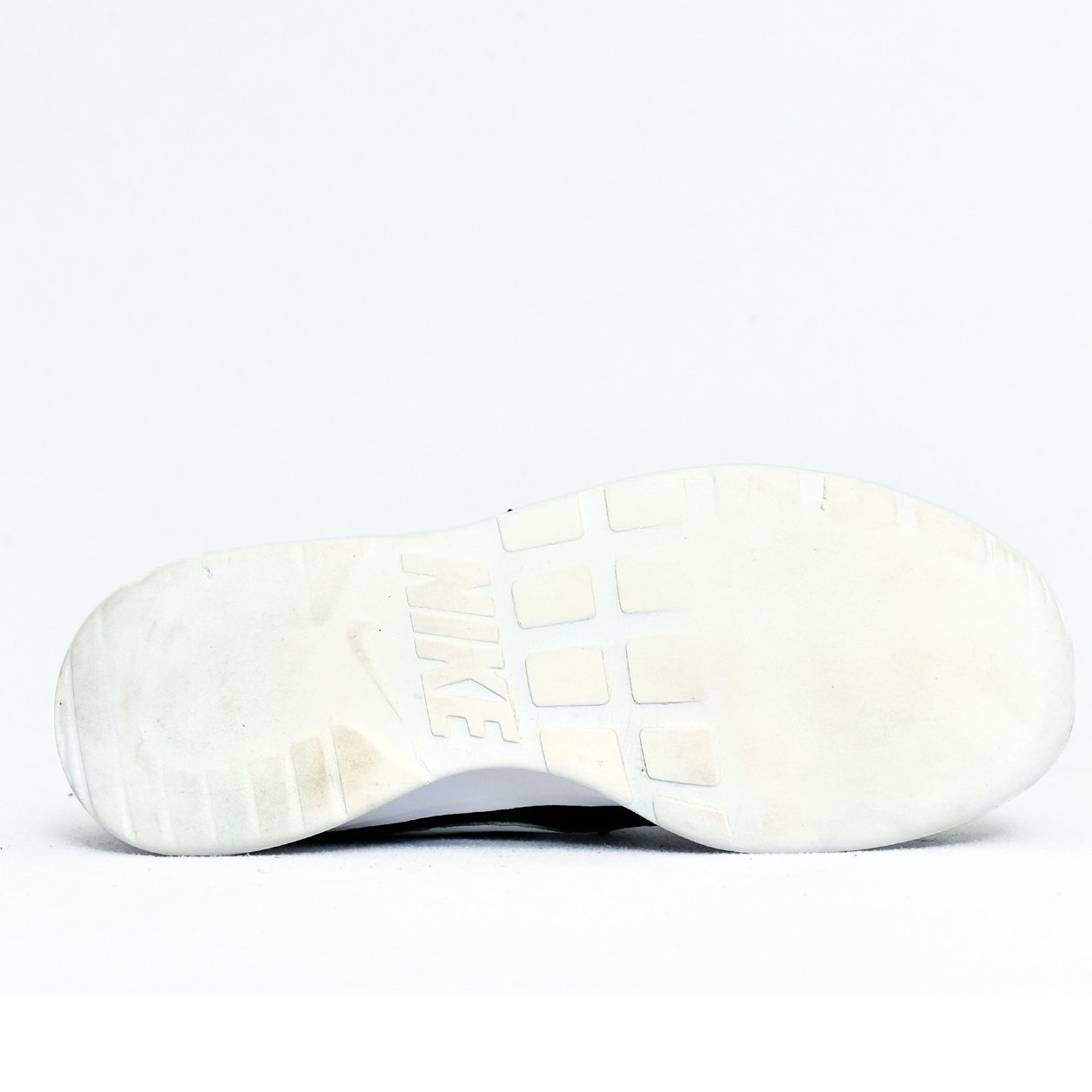 Nike Tanjun Black White – TRENDYGO Original Thrift Running Shoes Pakistan - Image 4