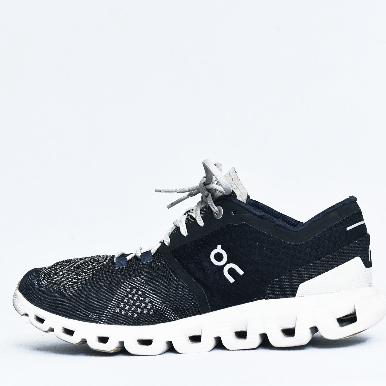 On Running Cloud X Black White – TRENDYGO Original Thrift Running Shoes Pakistan - Image 3