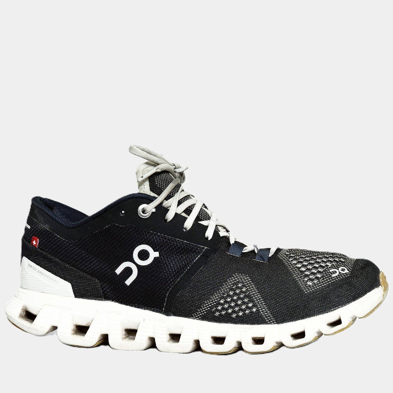On Running Cloud X Black White – TRENDYGO Original Thrift Running Shoes Pakistan - Image 2