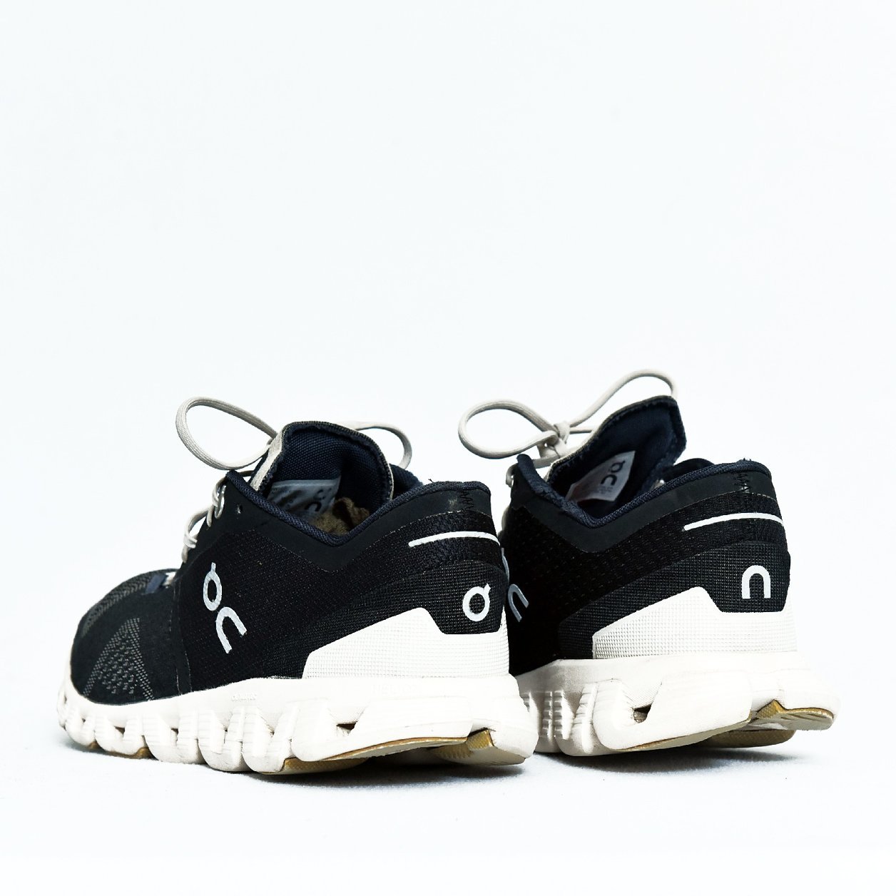 On Running Cloud X Black White – TRENDYGO Original Thrift Running Shoes Pakistan - Image 5