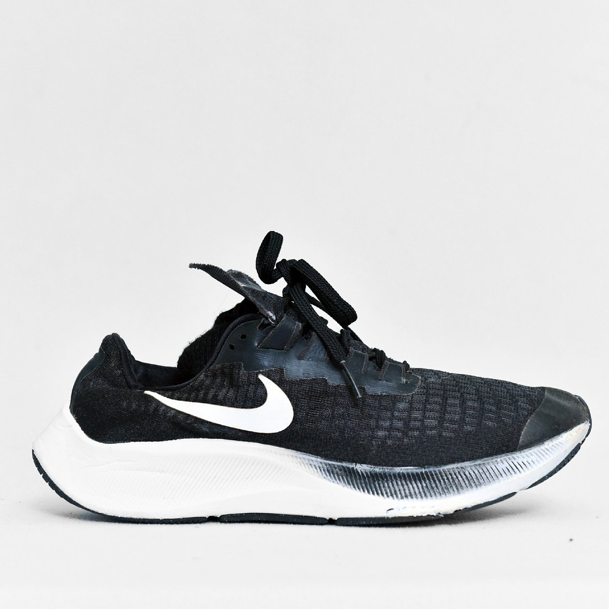 Nike Air Zoom Pegasus 35 Black White – TRENDYGO Original Thrift Running Shoes Pakistan - Image 2