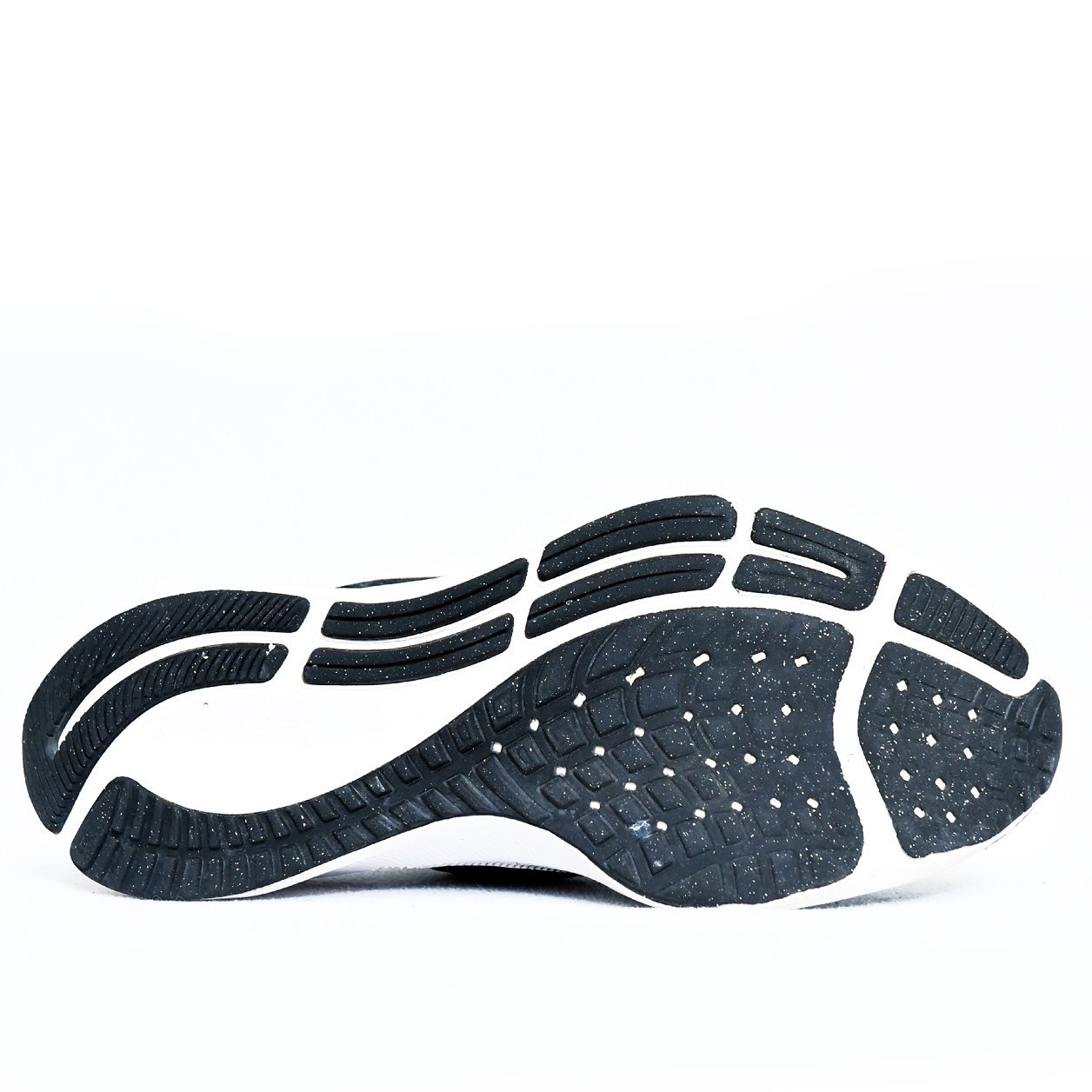 Nike Air Zoom Pegasus 35 Black White – TRENDYGO Original Thrift Running Shoes Pakistan - Image 4