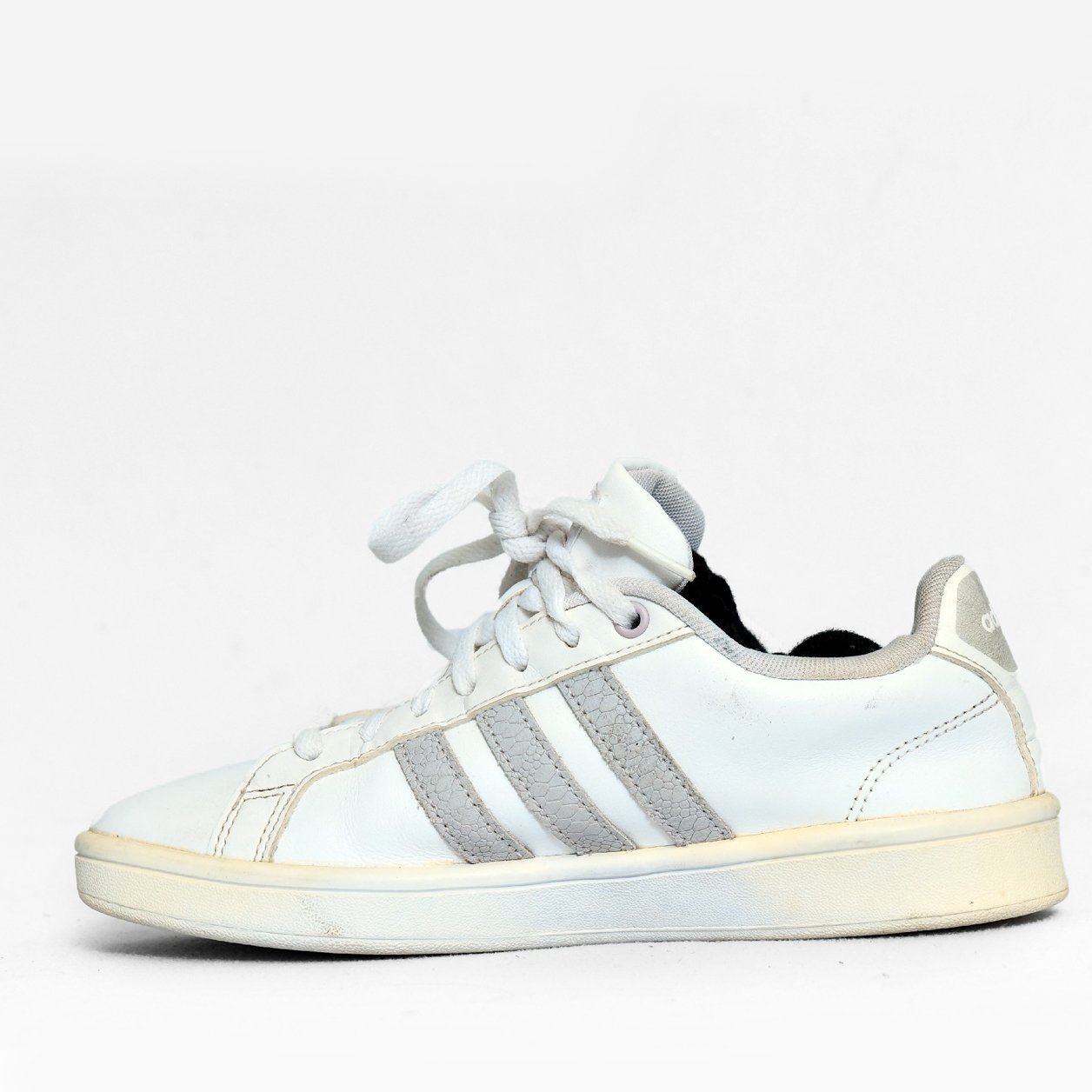 Adidas Neo White Grey – TRENDYGO Original Thrift Sneakers Pakistan - Image 4