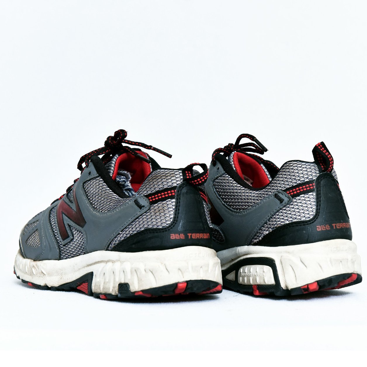 New Balance 610v3 Grey Red – TRENDYGO Original Thrift Running Shoes Pakistan - Image 4